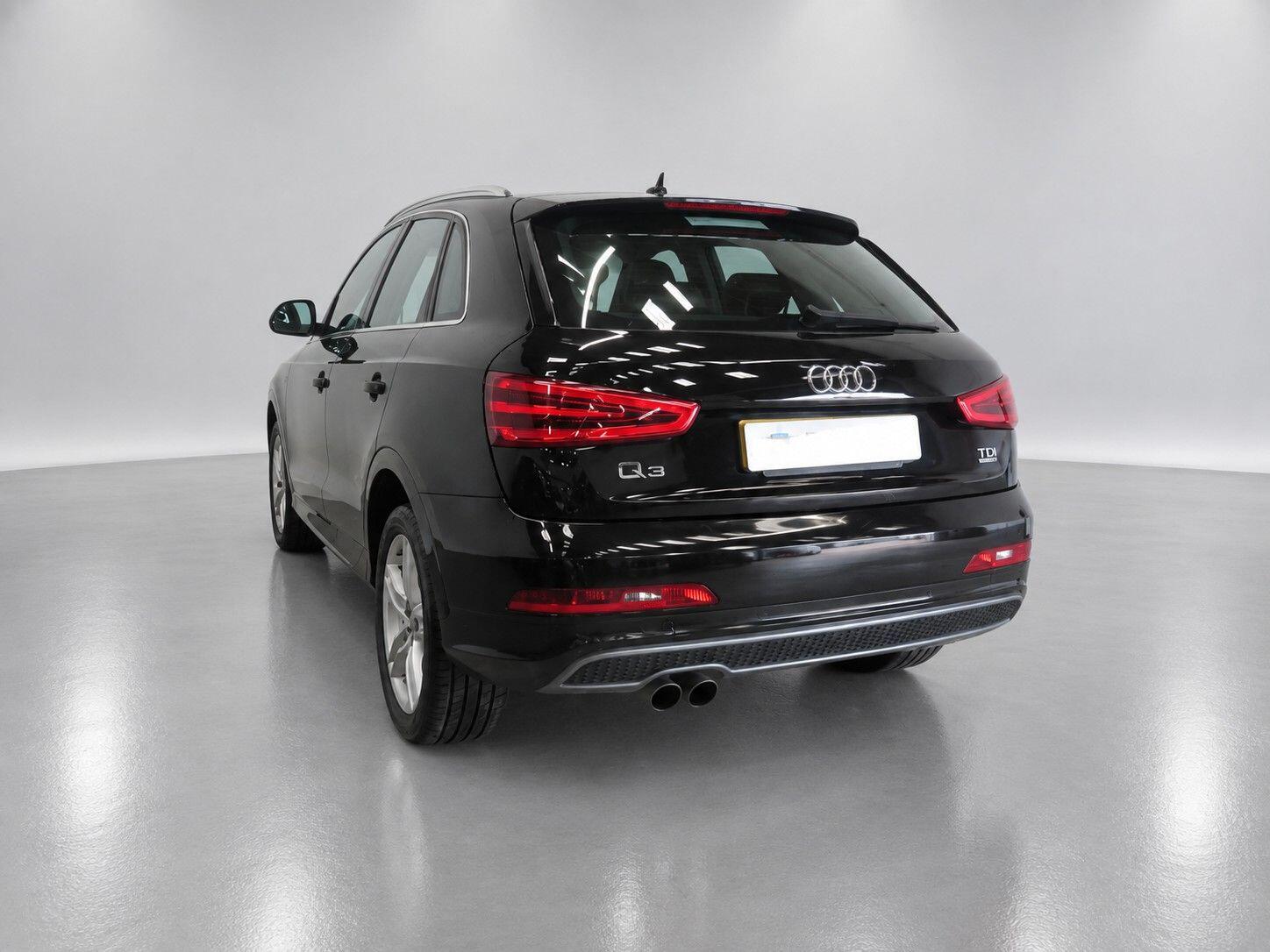 Audi Q3 view 7