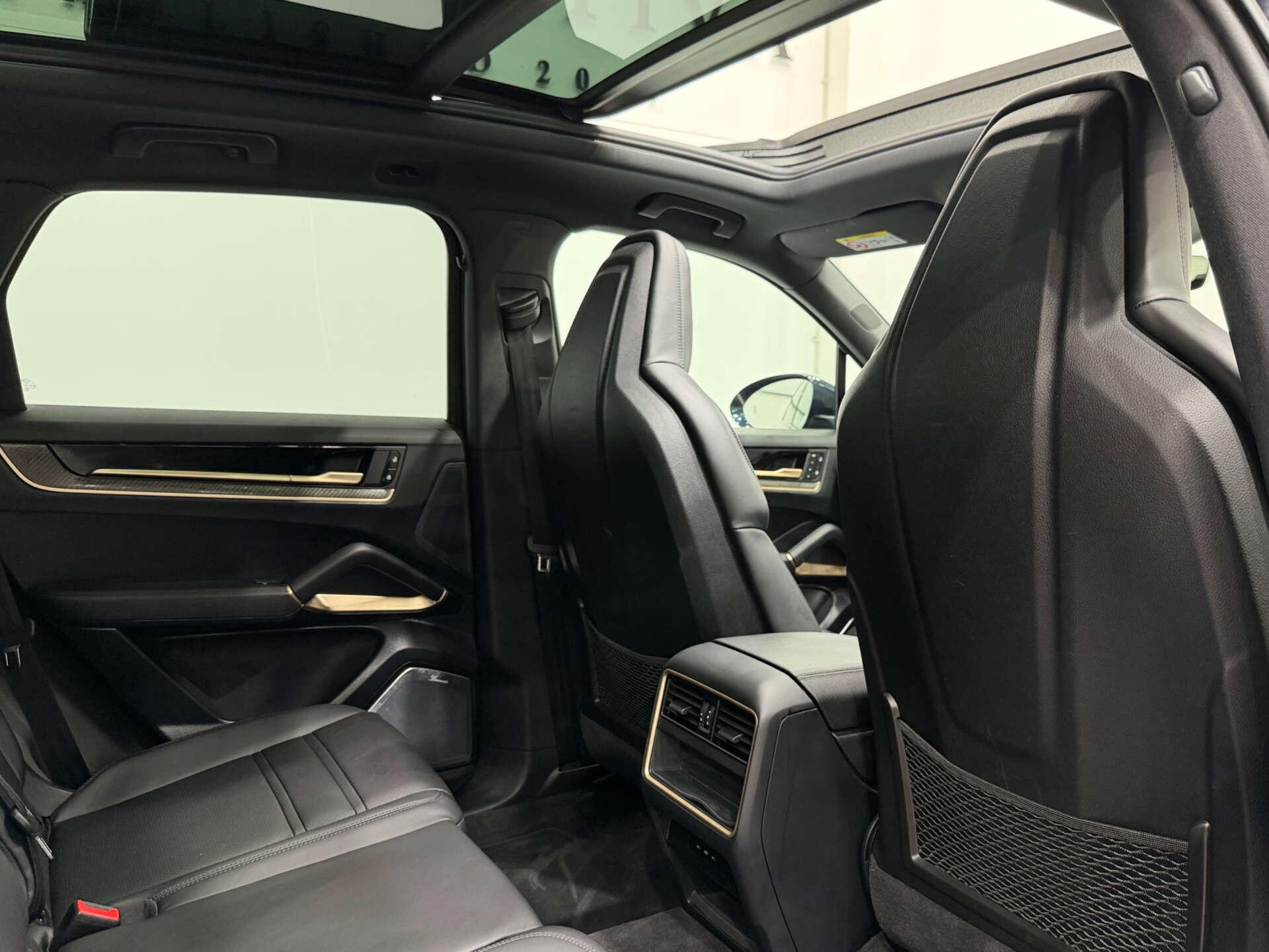 Porsche Cayenne view 14