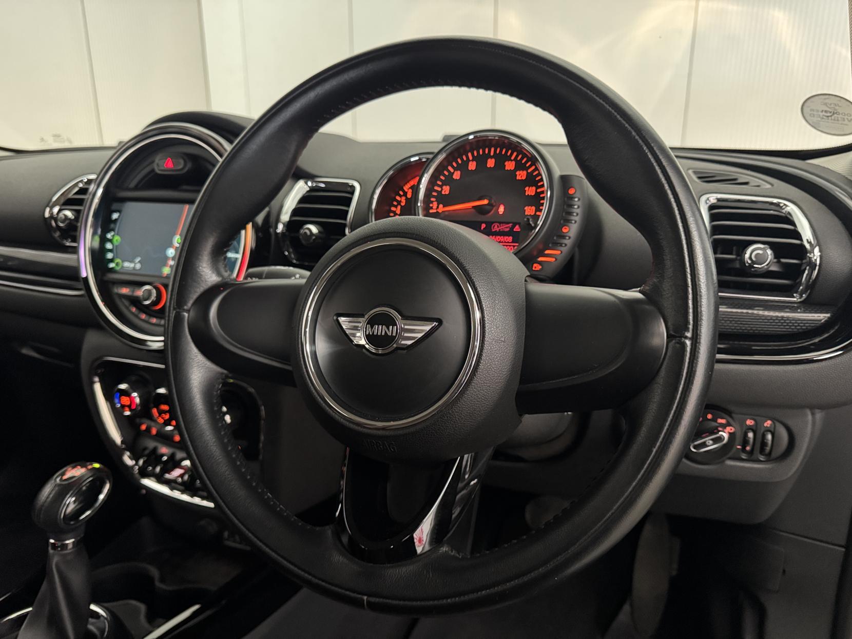 MINI Clubman view 60
