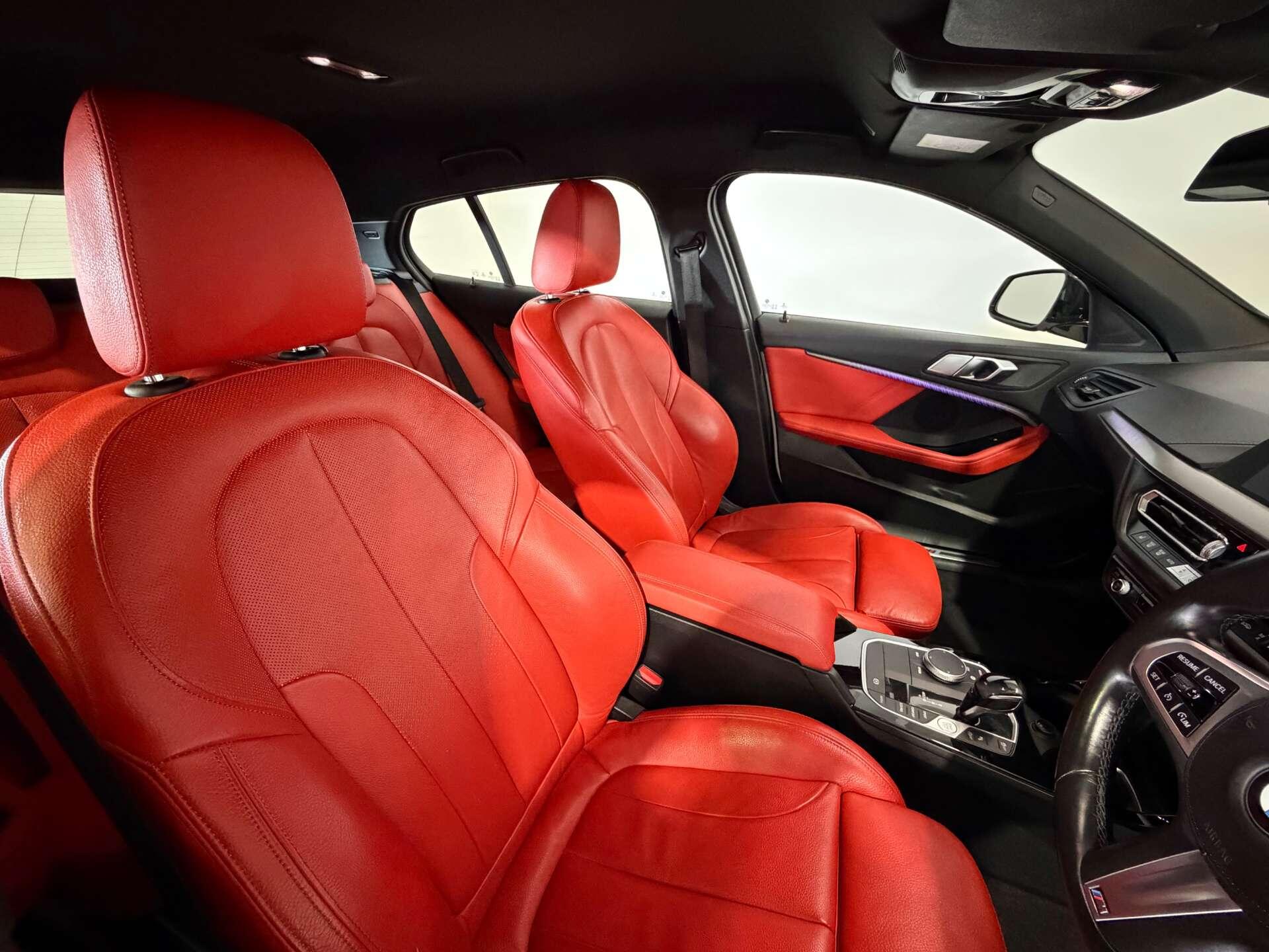 BMW 1 Series view 19