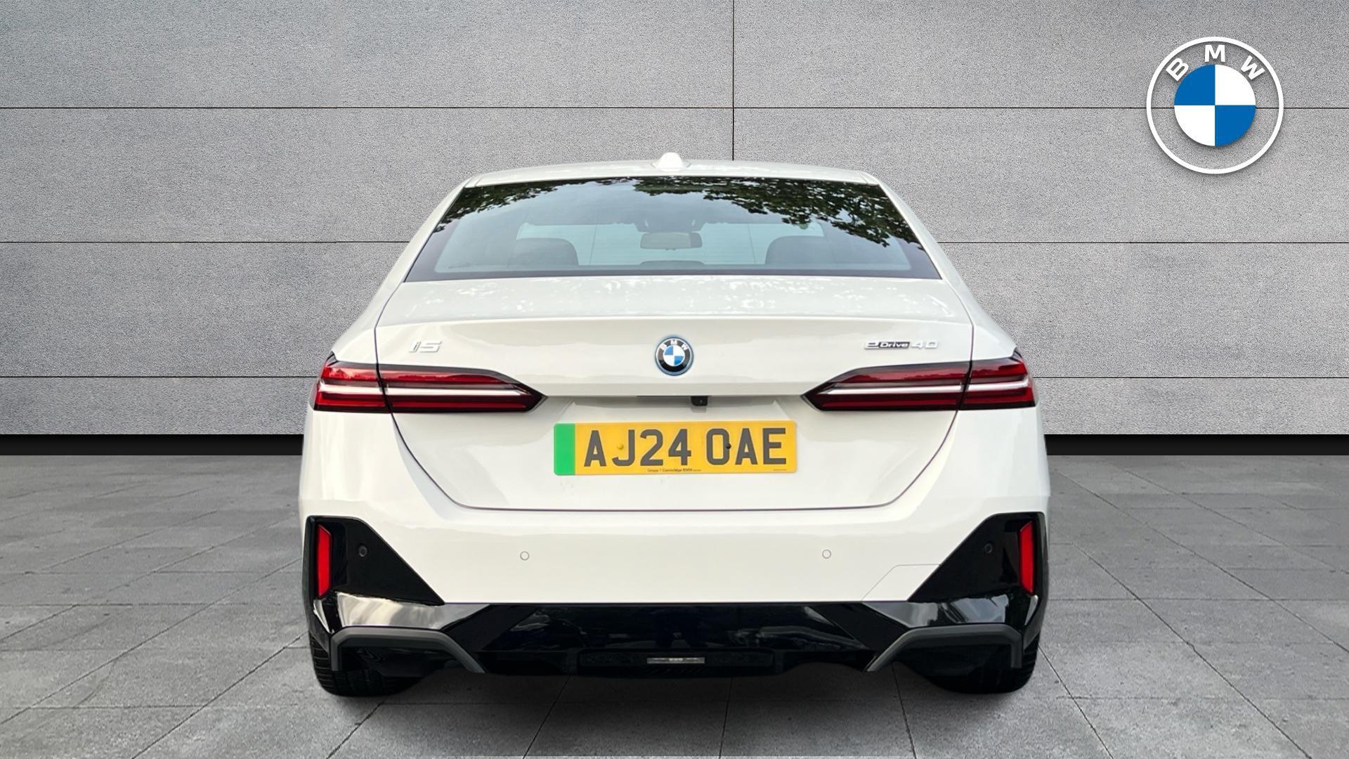 BMW i5 view 16