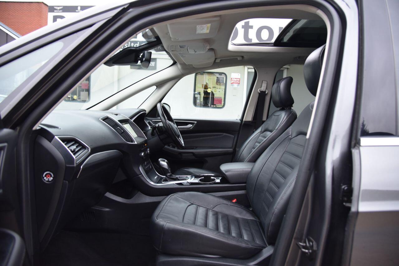 Ford Galaxy view 24