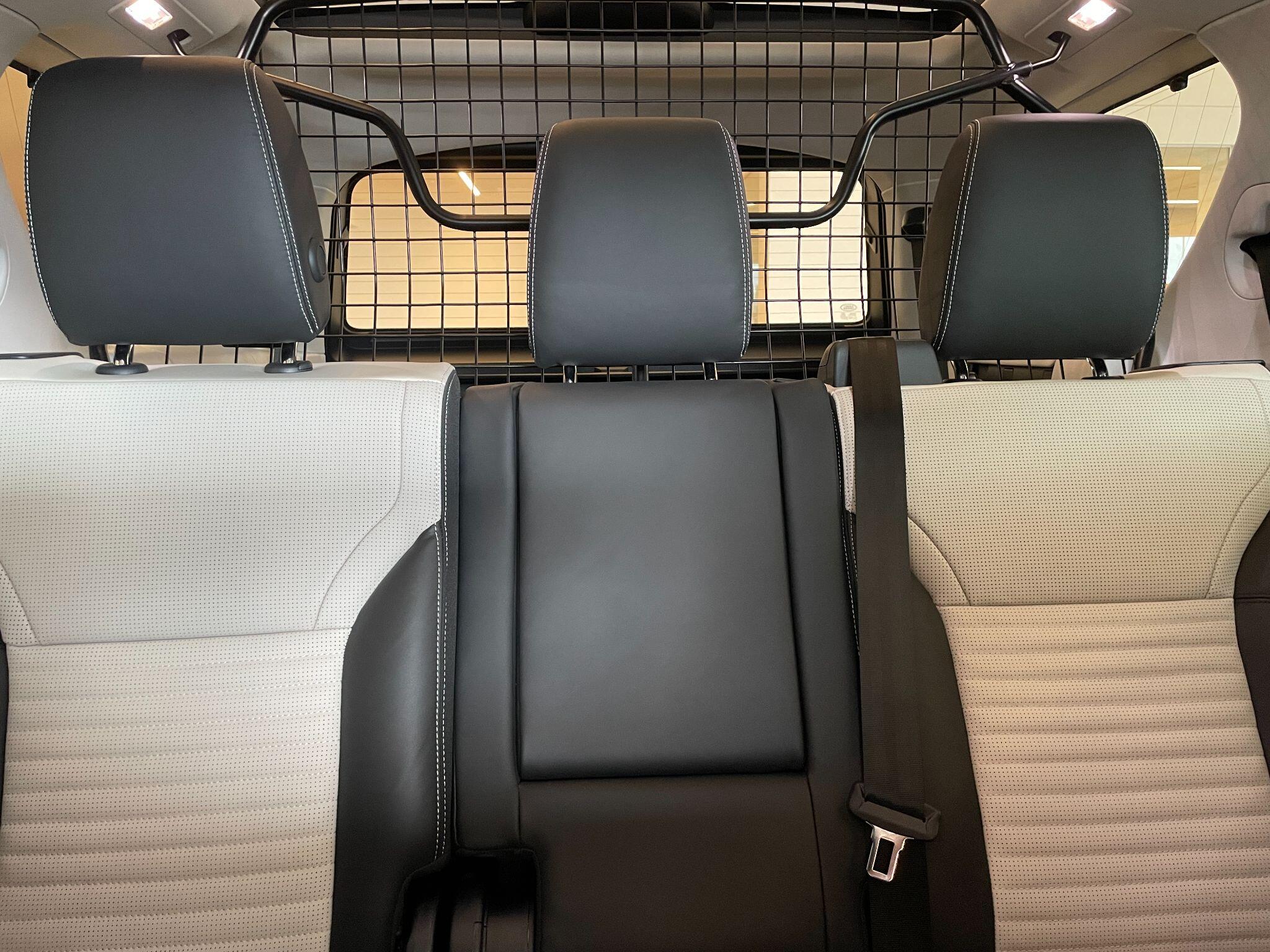 Land Rover Discovery view 14