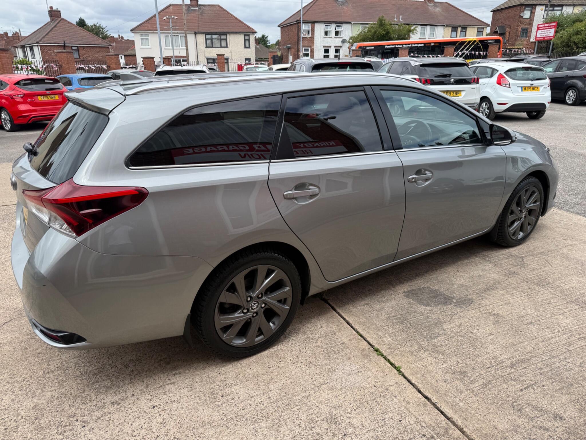 Toyota Auris view 4