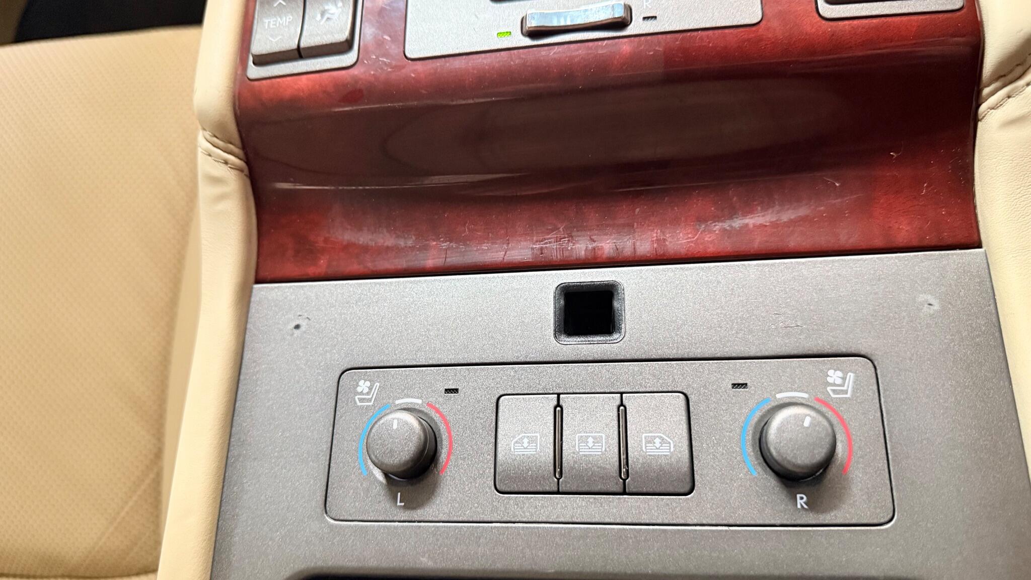 Lexus LS view 8