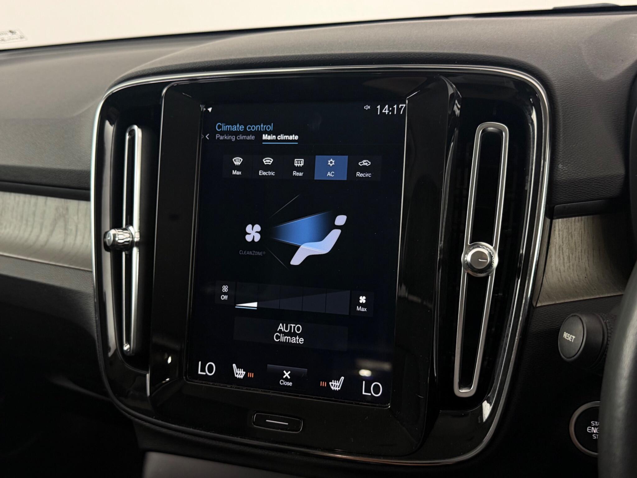 Volvo XC40 view 28