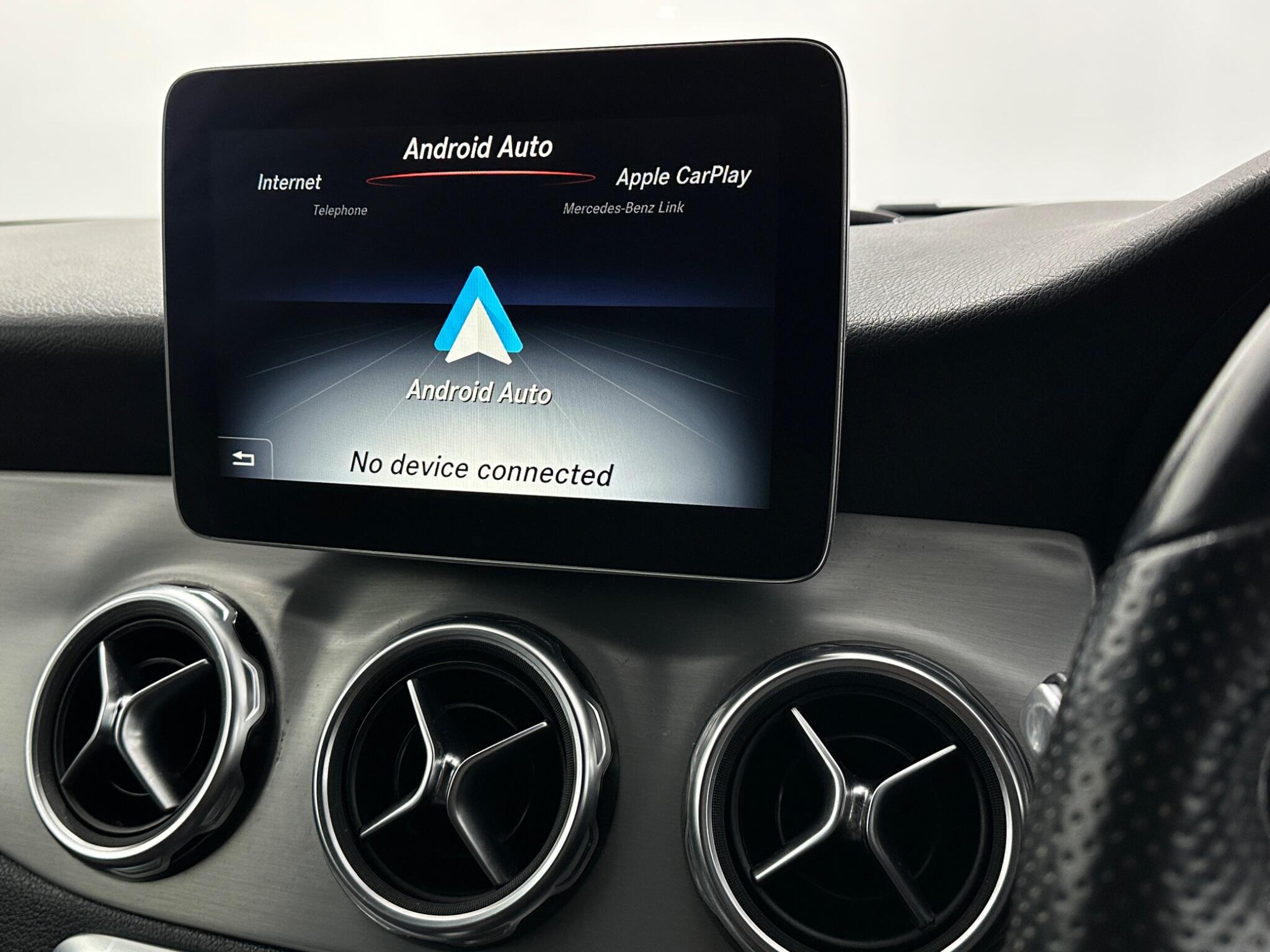 Mercedes-Benz Gla view 25
