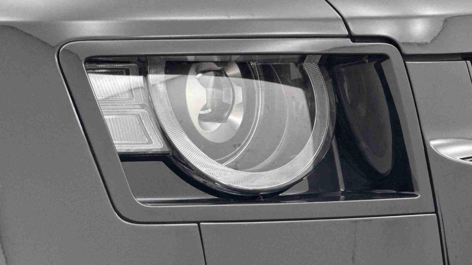 Land Rover Defender view 17