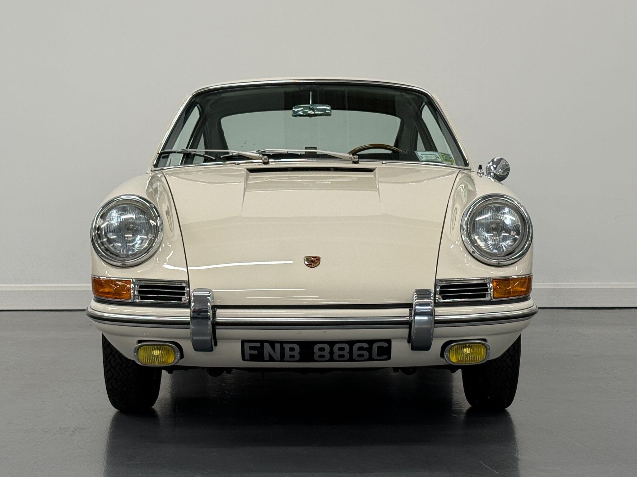 Porsche 911 view 2