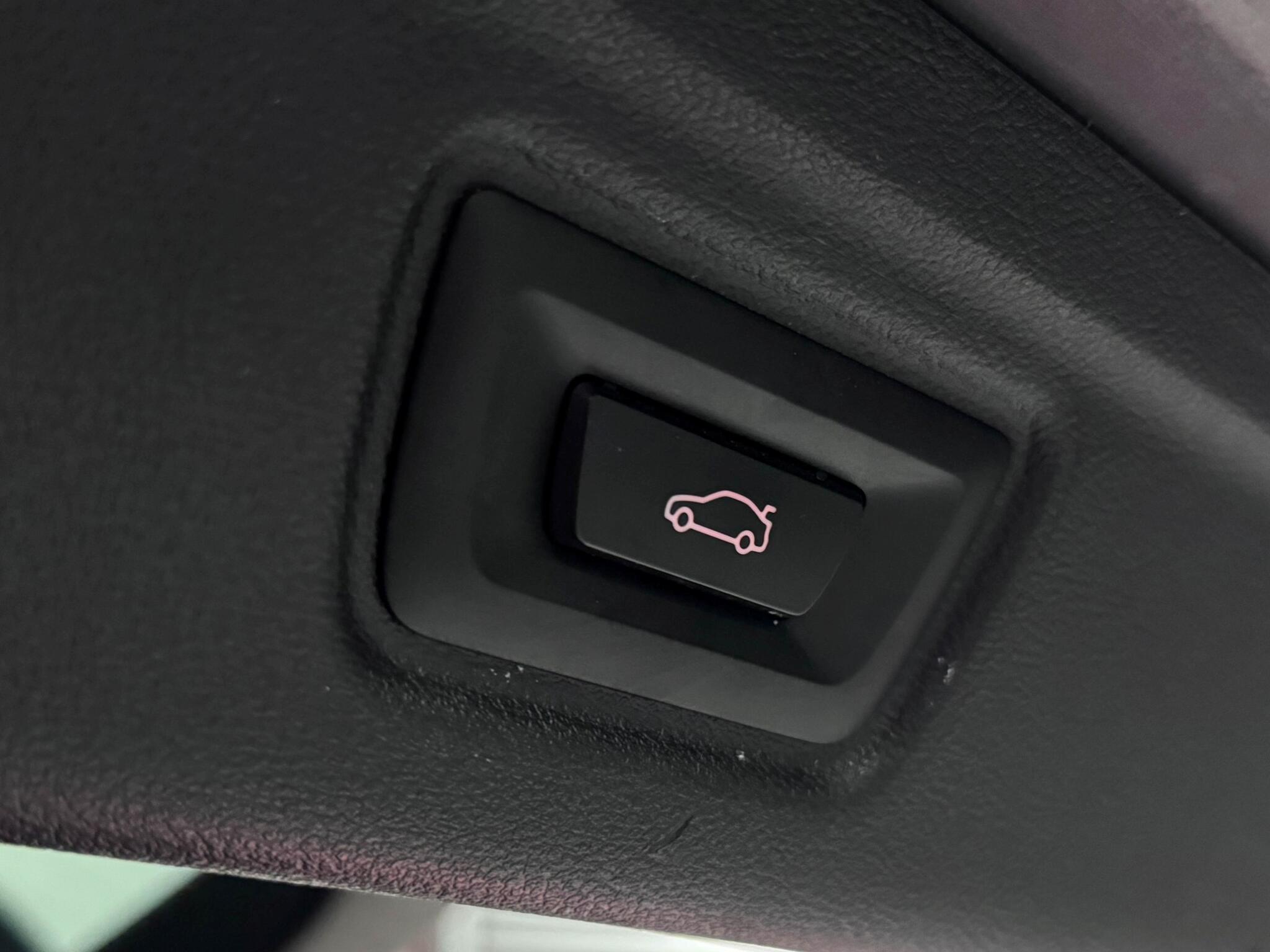 BMW 3 Series view 8