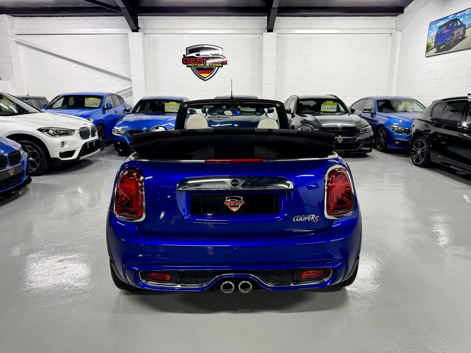 Mini Convertible view 21