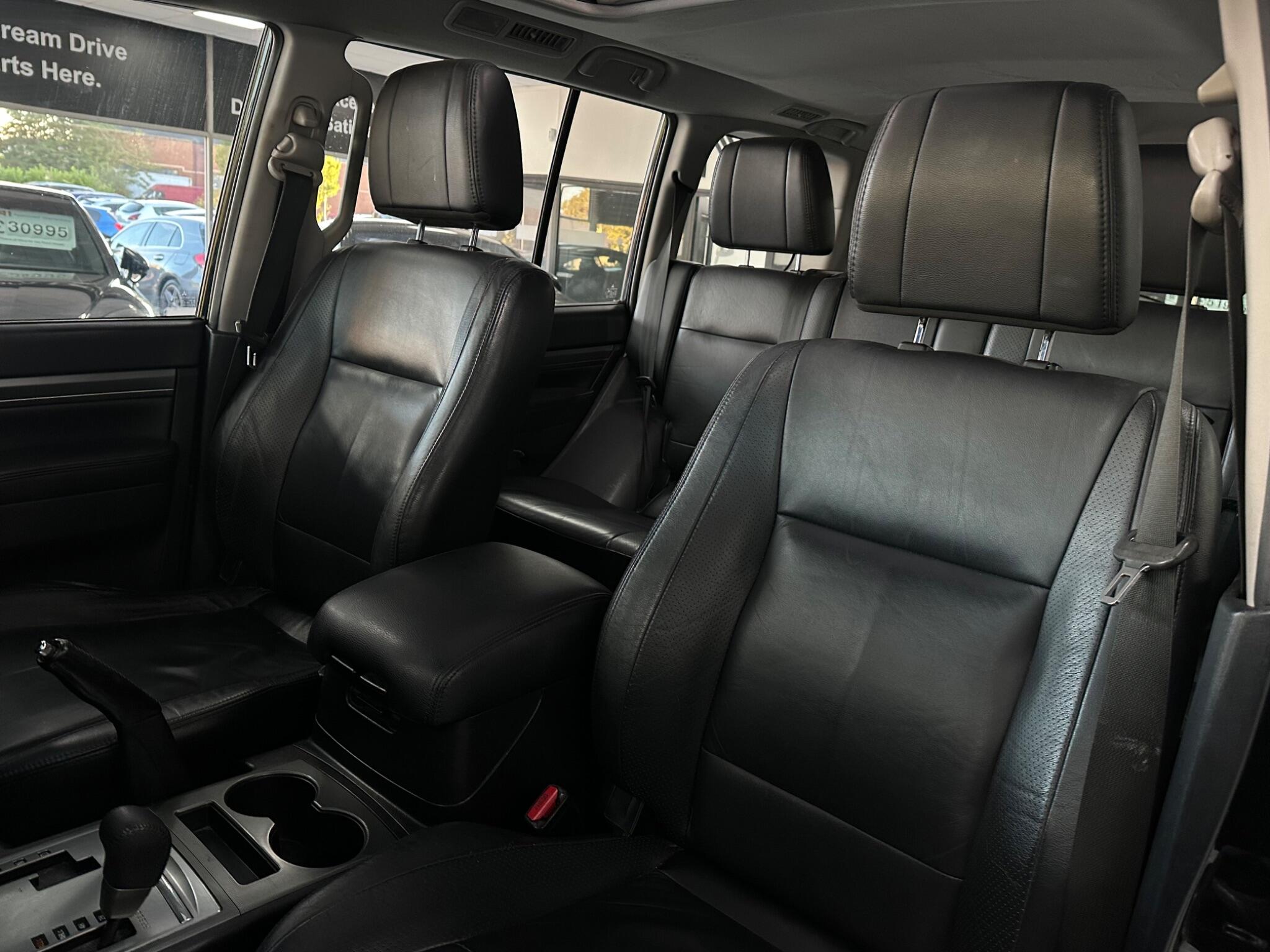 Mitsubishi Shogun view 34