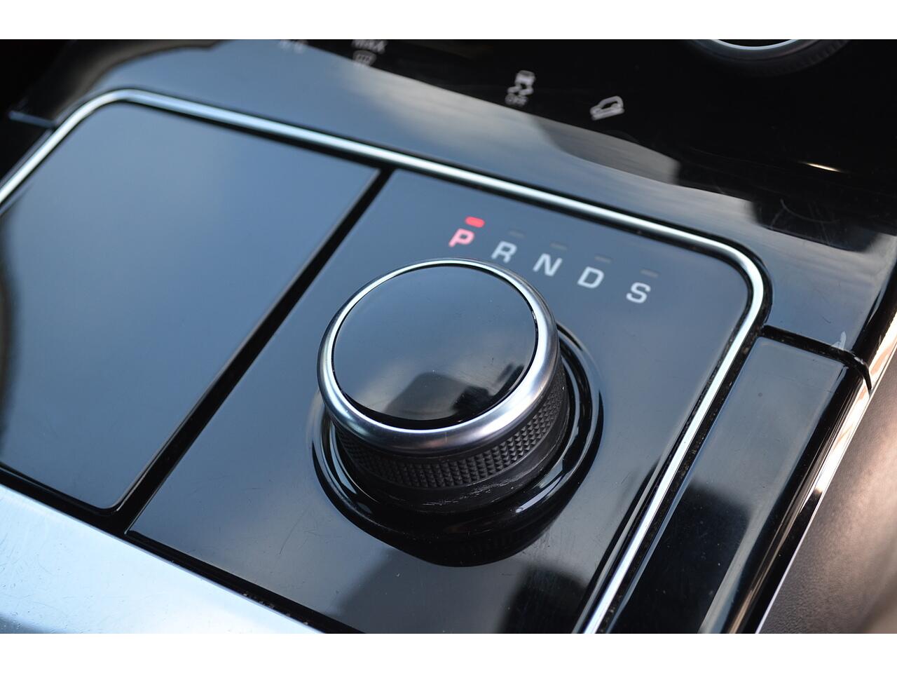 Land Rover Range Rover Velar view 19
