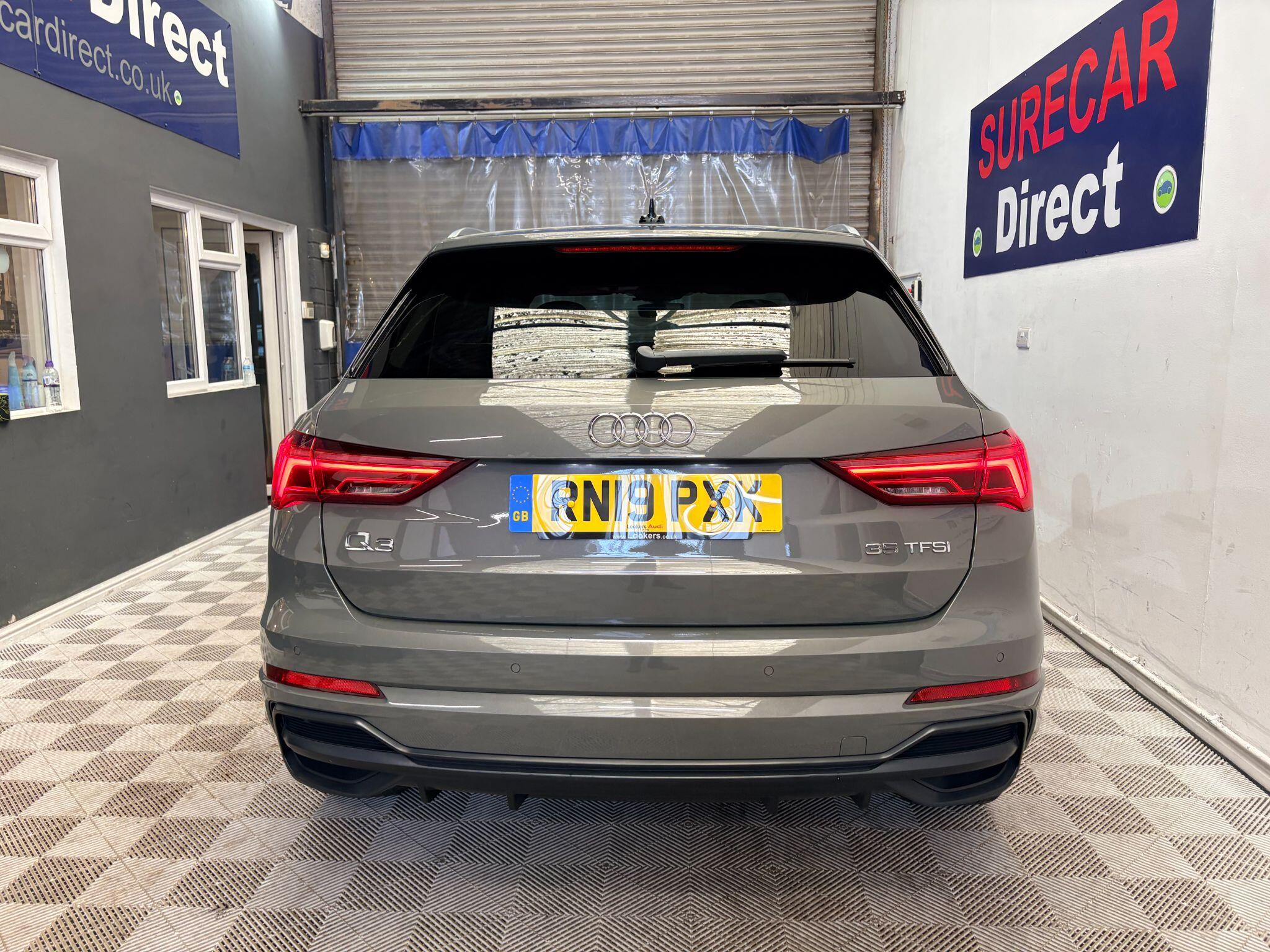 Audi Q3 view 12