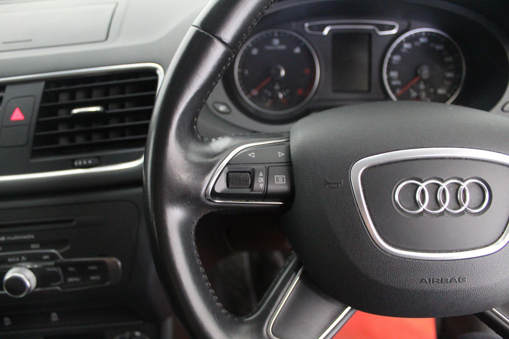 Audi Q3 view 43