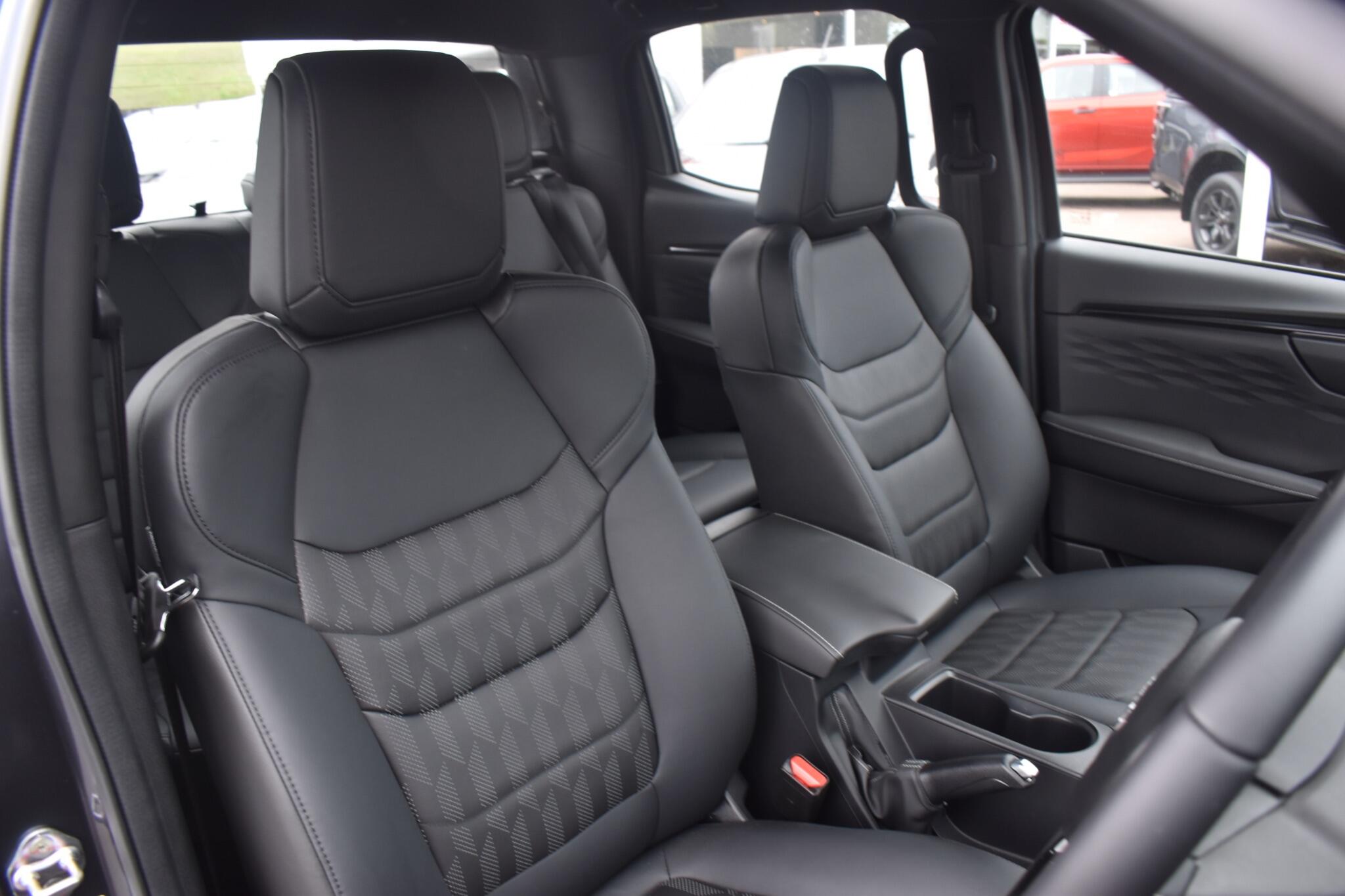 D-Max - 1.9 TD V-Cross Auto 4WD Euro 6 (s/s) 4dr - Image 20