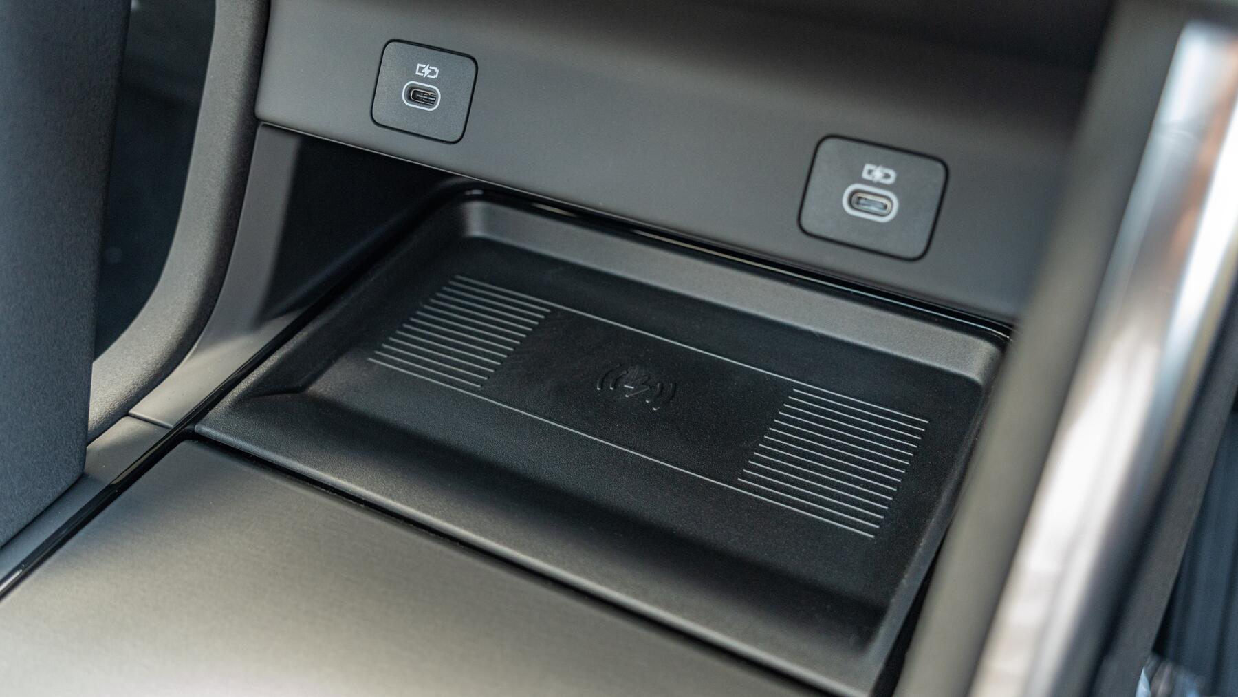 Land Rover Discovery Sport view 43