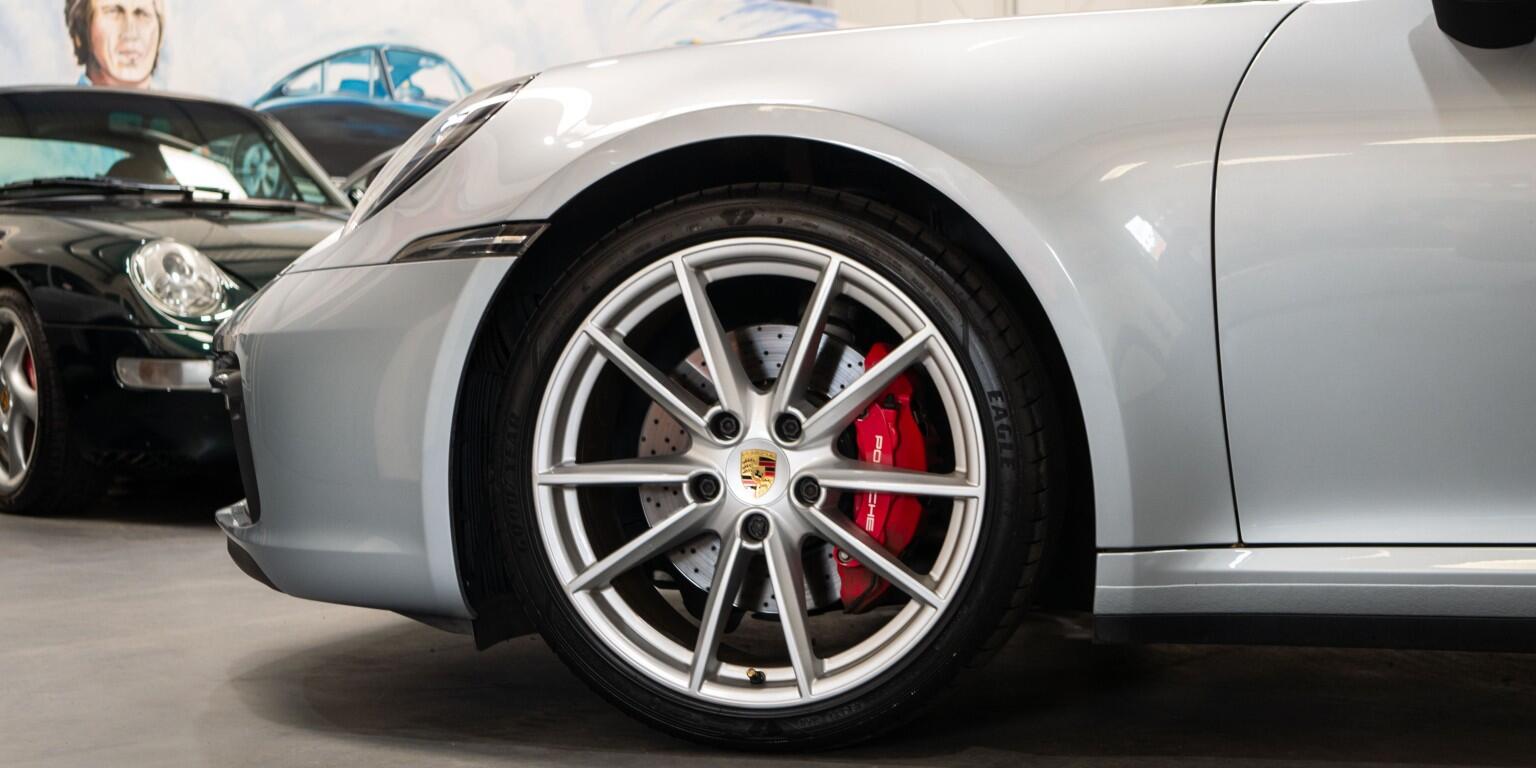 Porsche 911 view 9