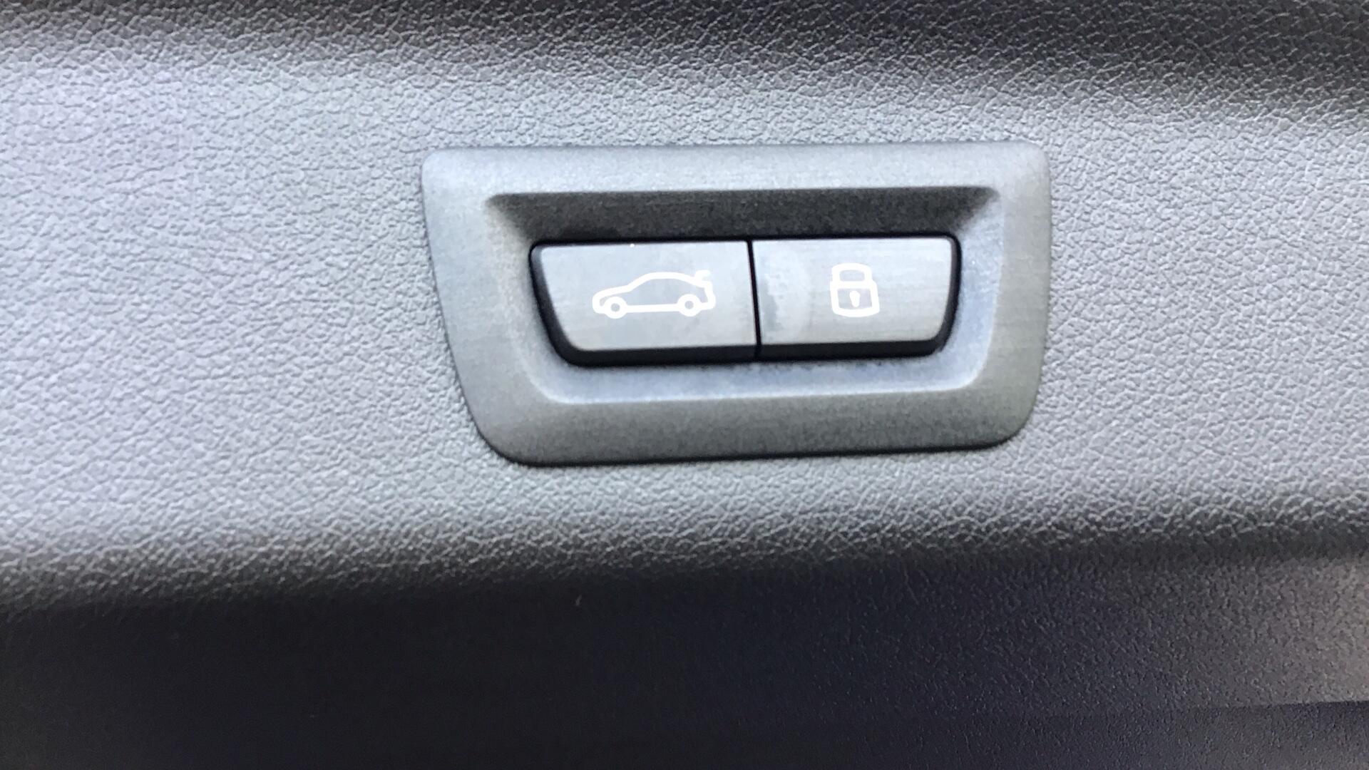 BMW iX1 view 40