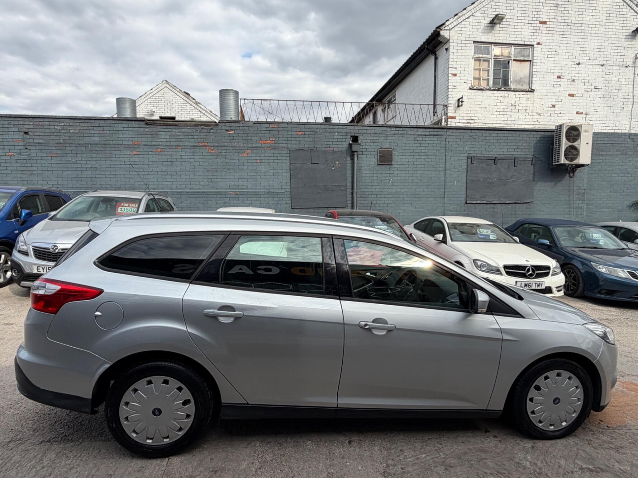 Ford Focus view 8