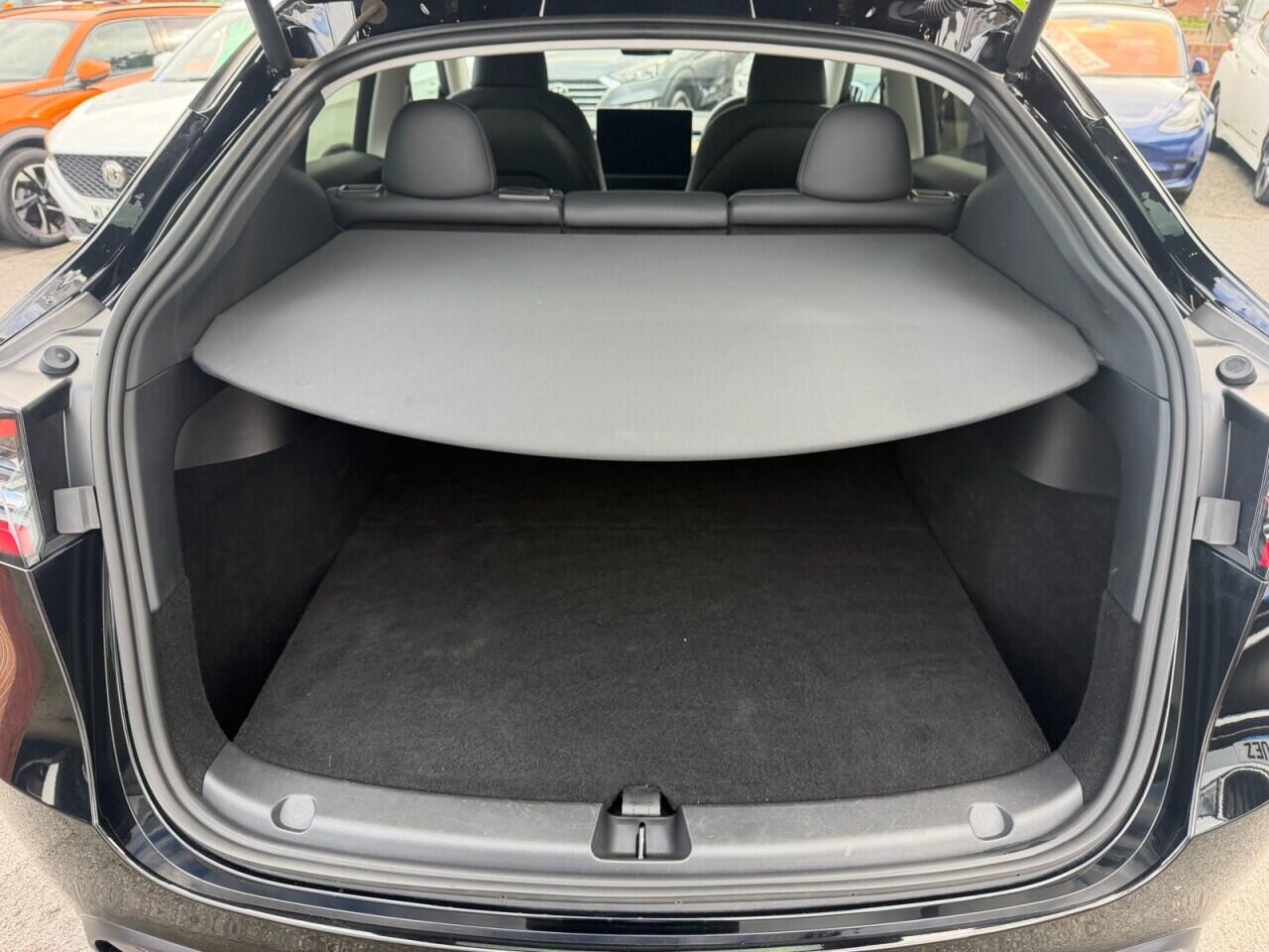 Tesla Model Y view 25
