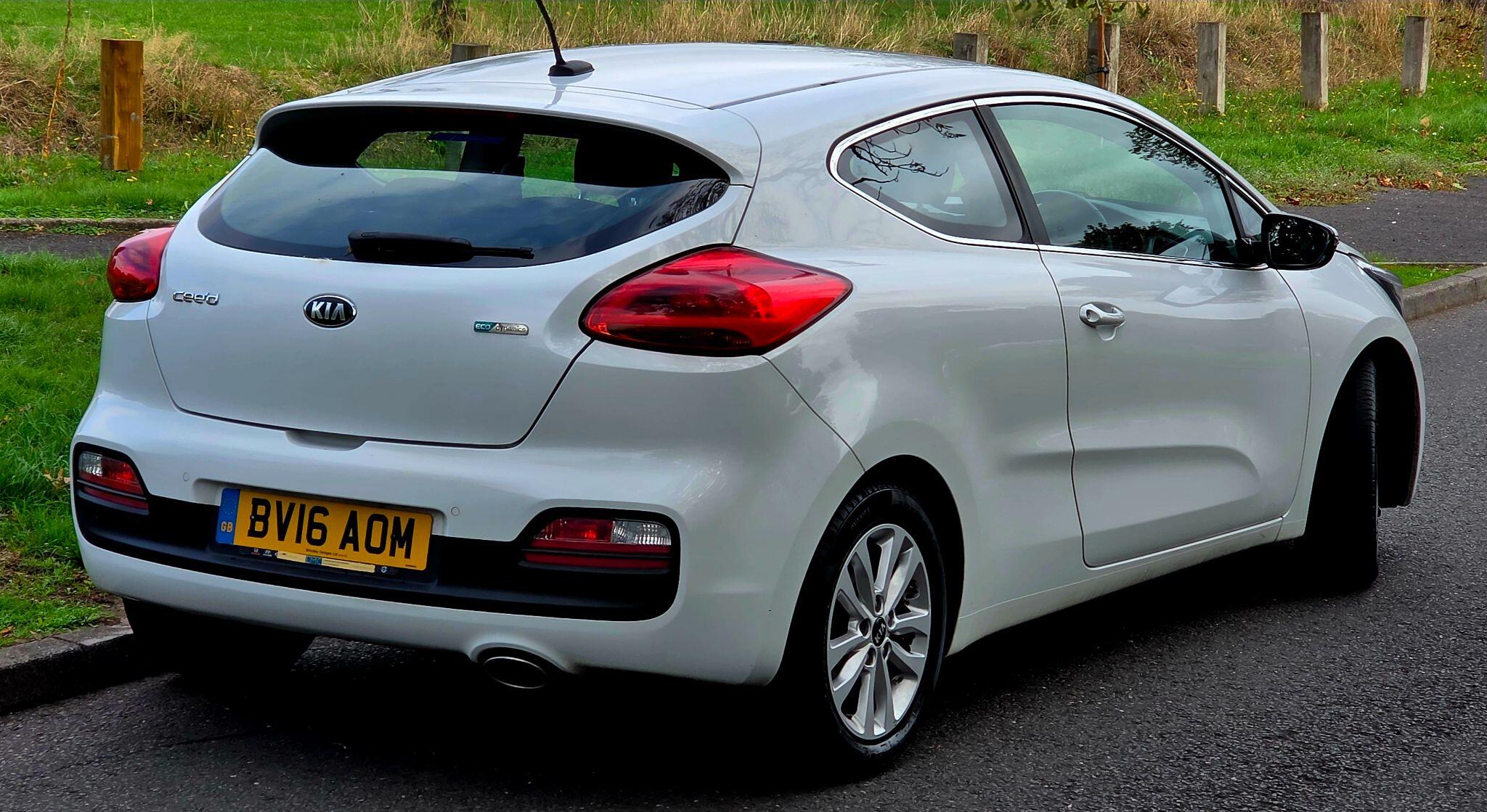 Kia ProCeed view 13