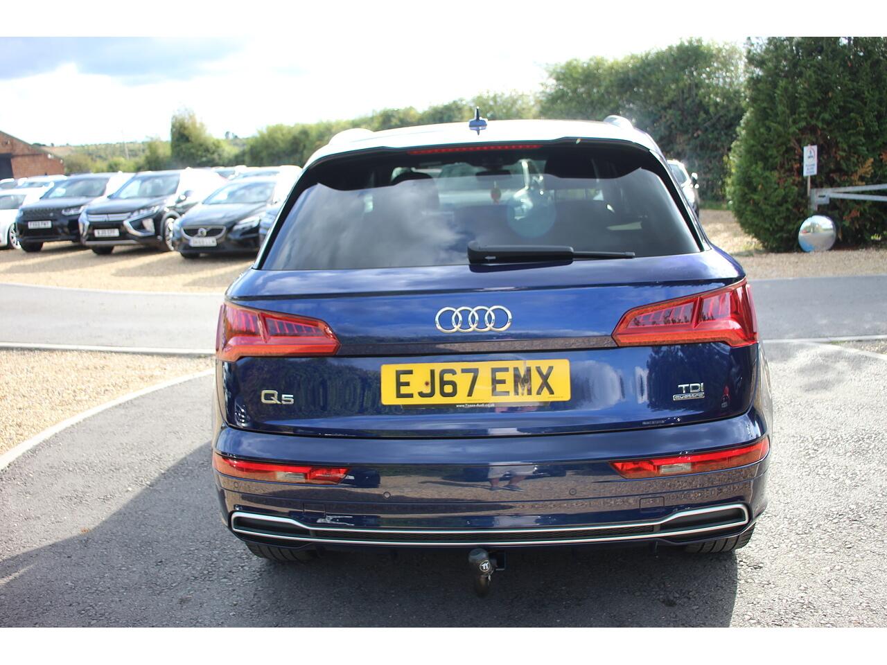 Audi Q5 view 10