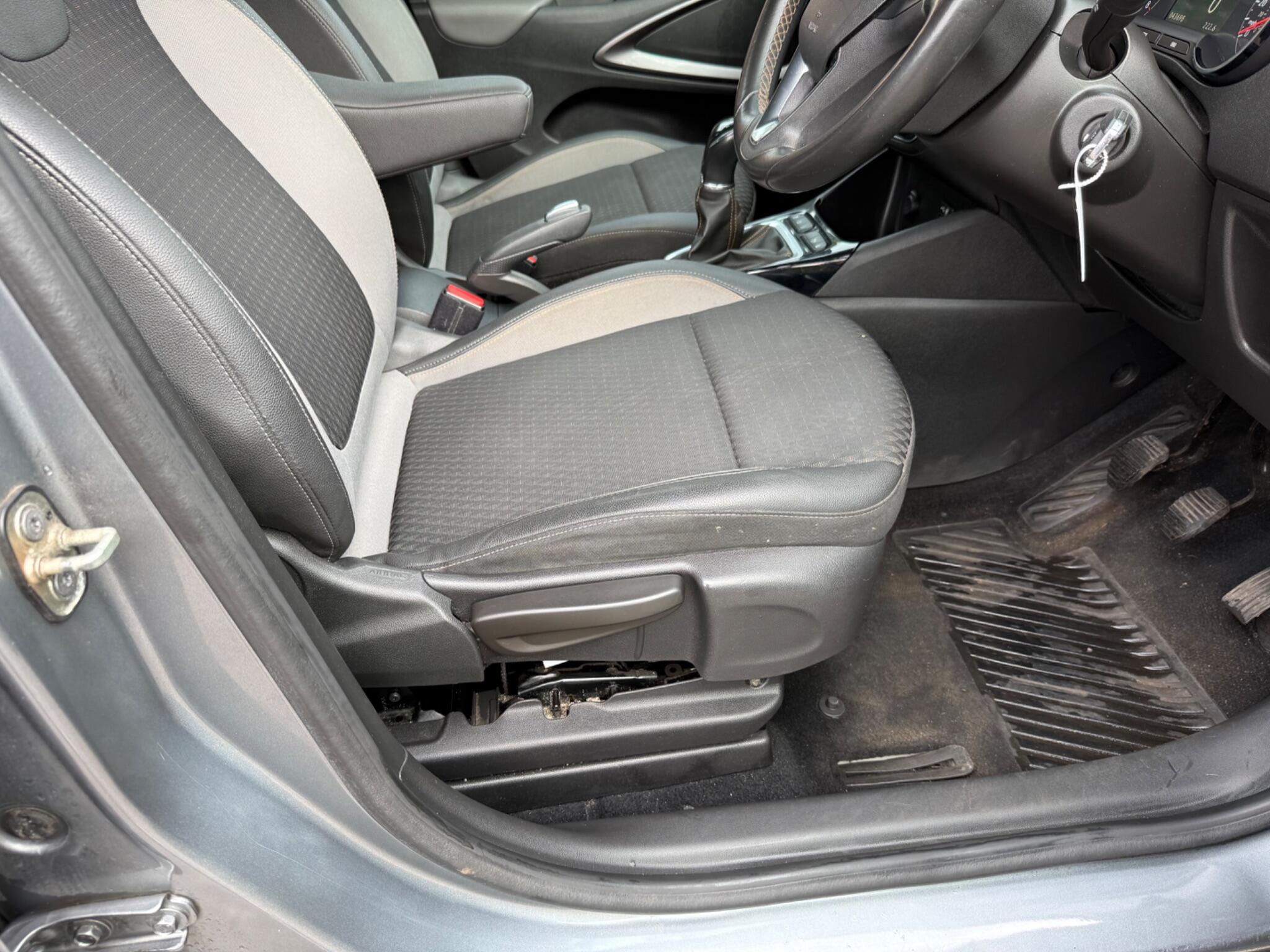 Vauxhall Crossland X view 23