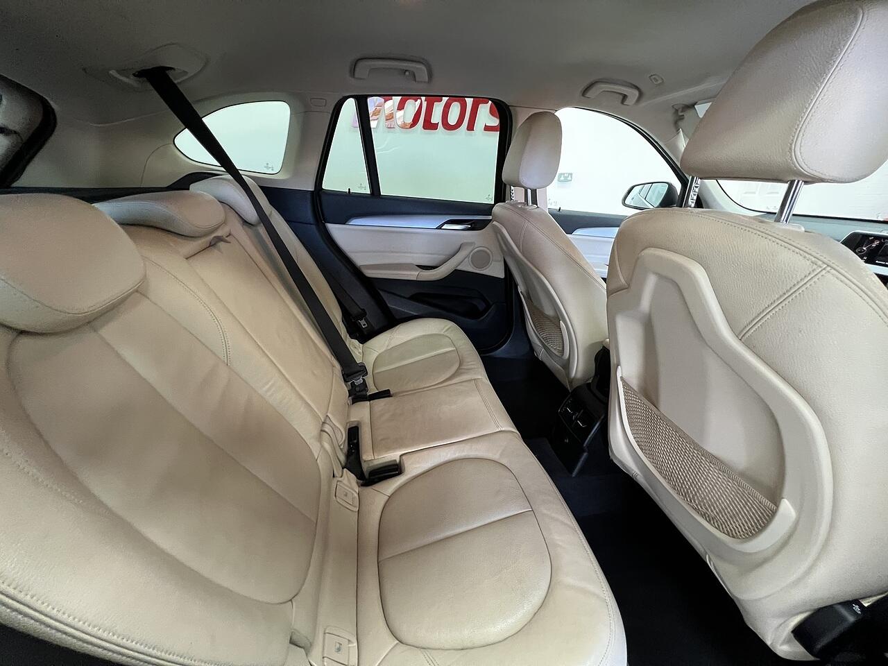BMW X1 view 16