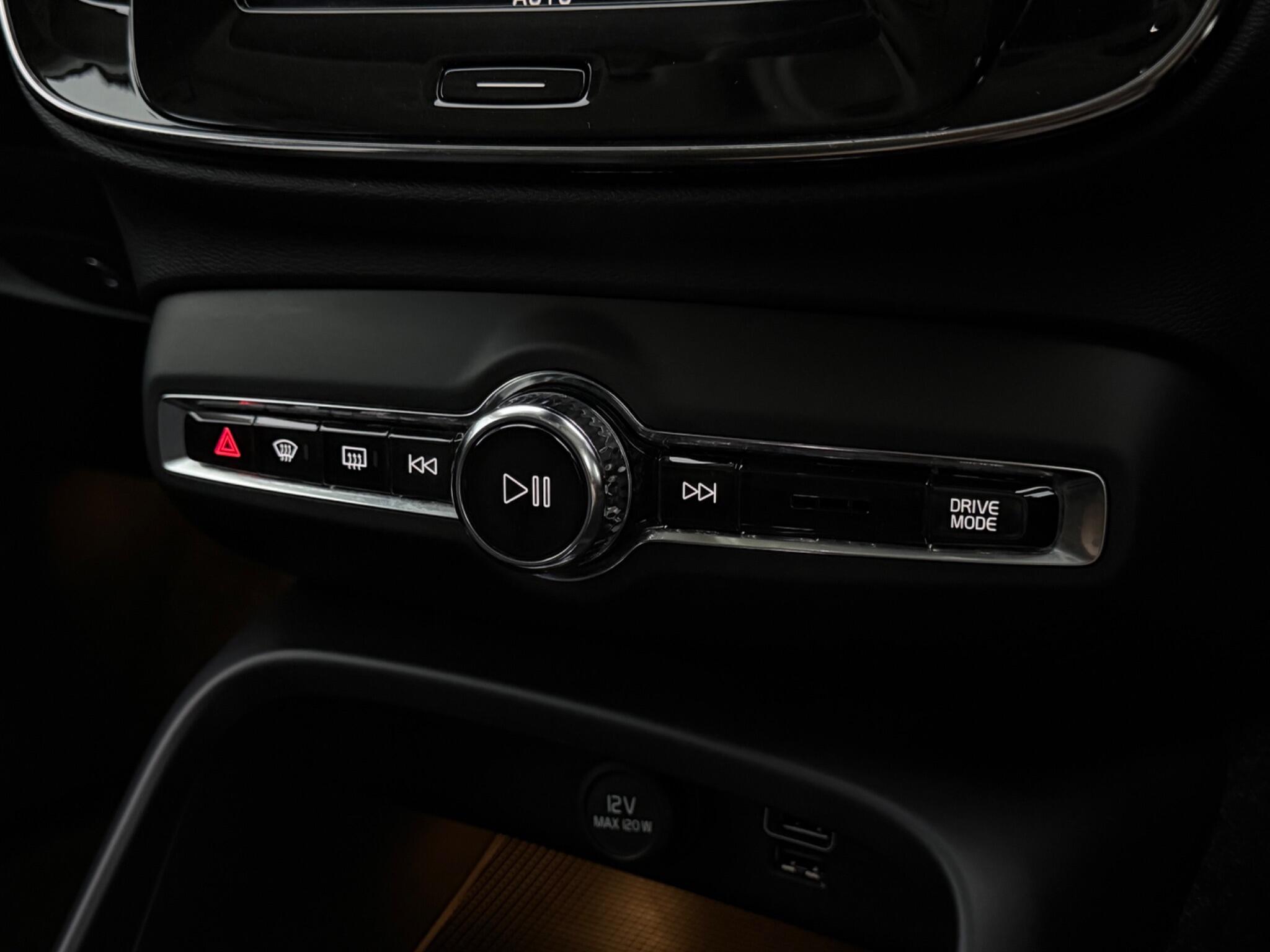 Volvo XC40 view 19