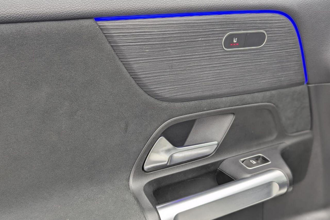 Mercedes-Benz Eqb view 37