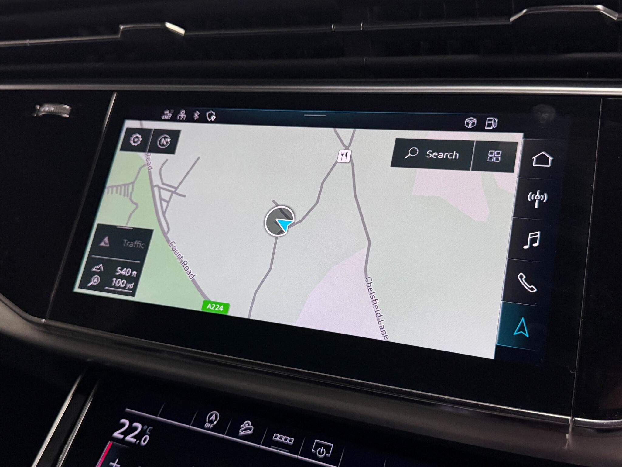 Audi Q7 view 11