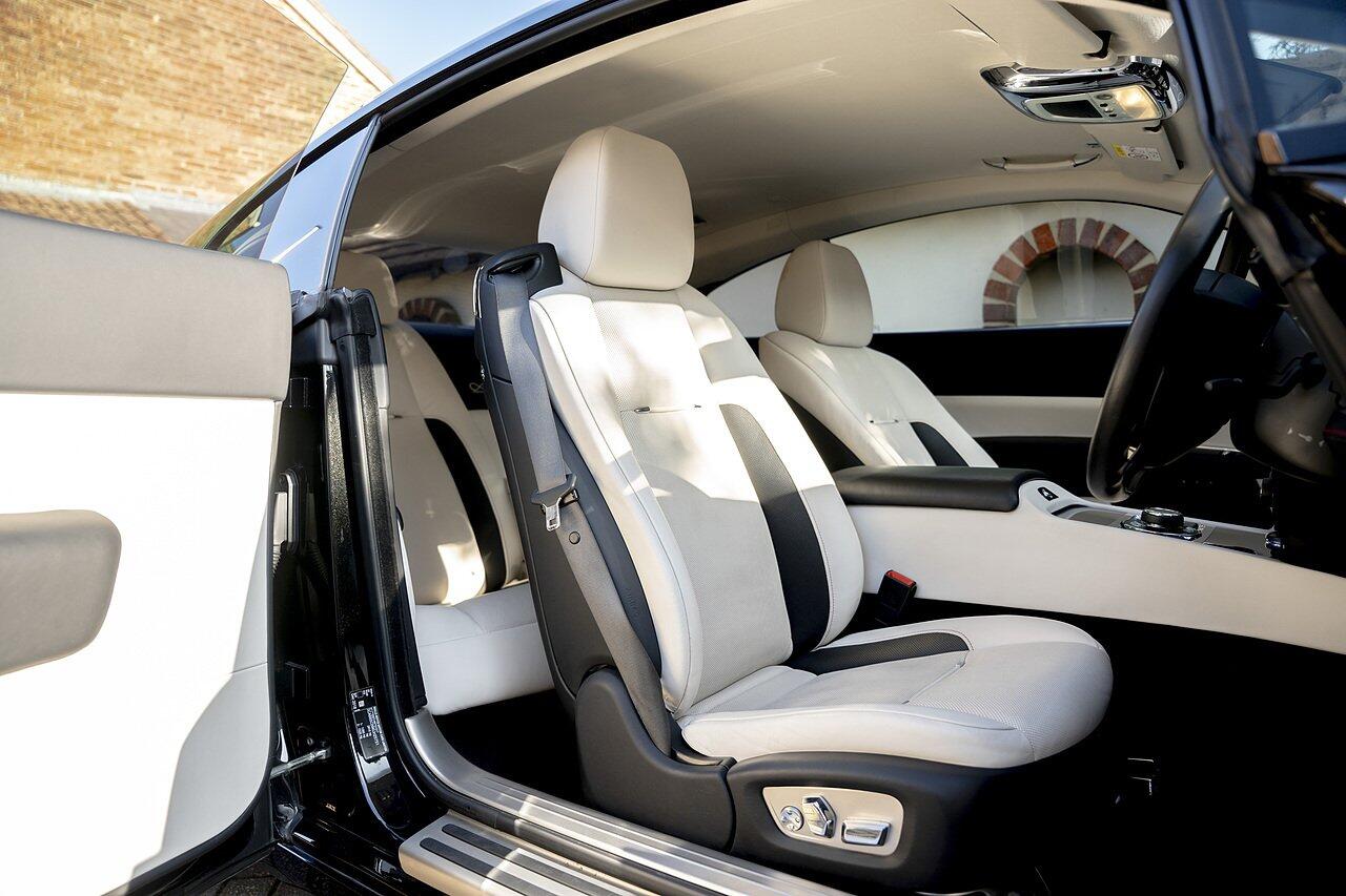Rolls-Royce Wraith view 11