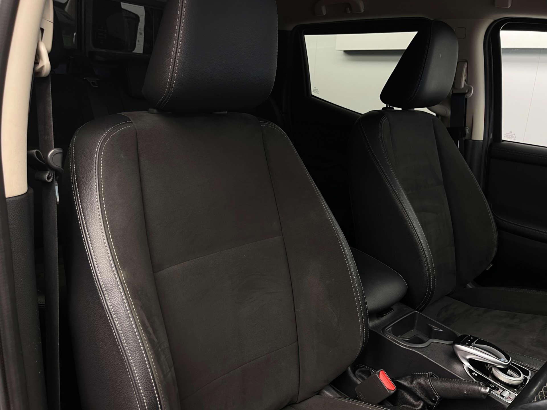 Mercedes-Benz X Class view 21