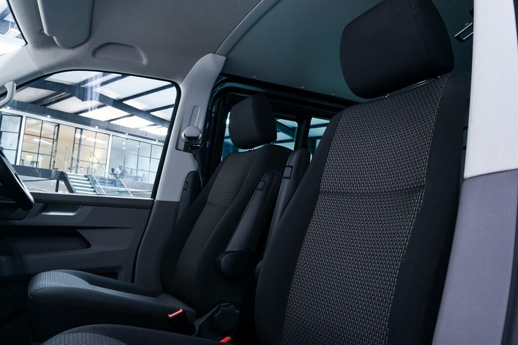 Volkswagen Transporter view 10