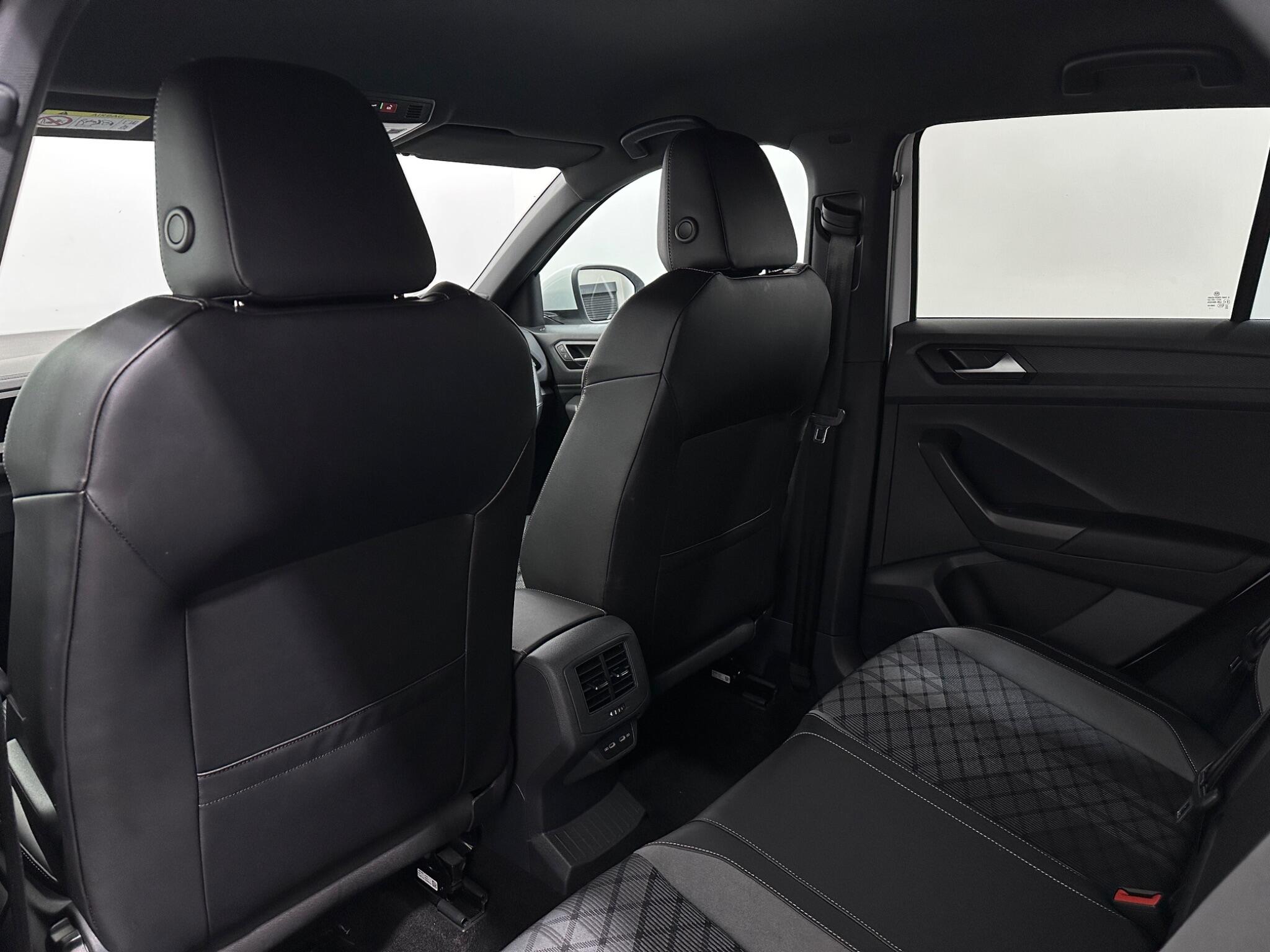 Volkswagen T-Roc view 38