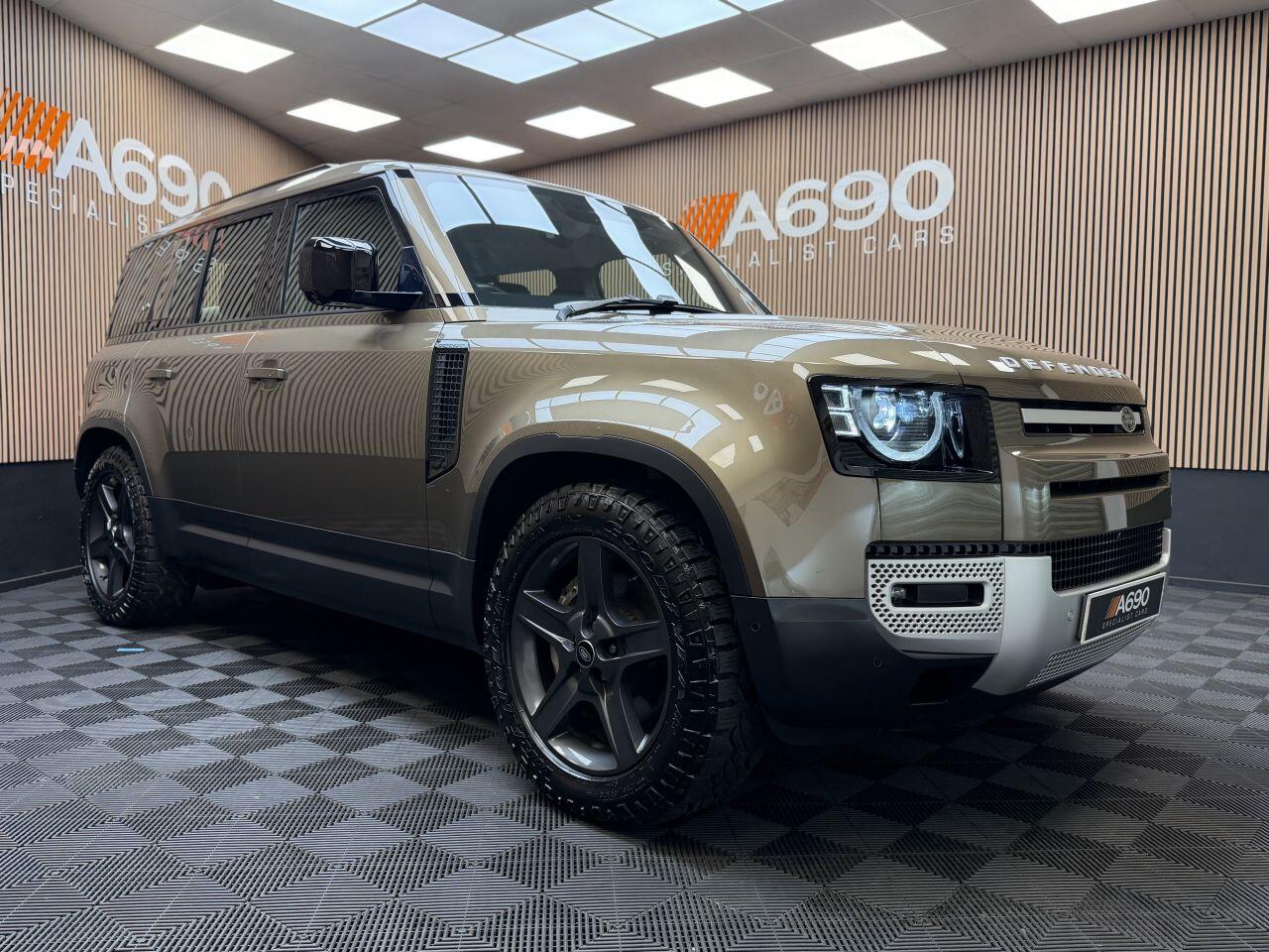 Land Rover Defender 110 view 8