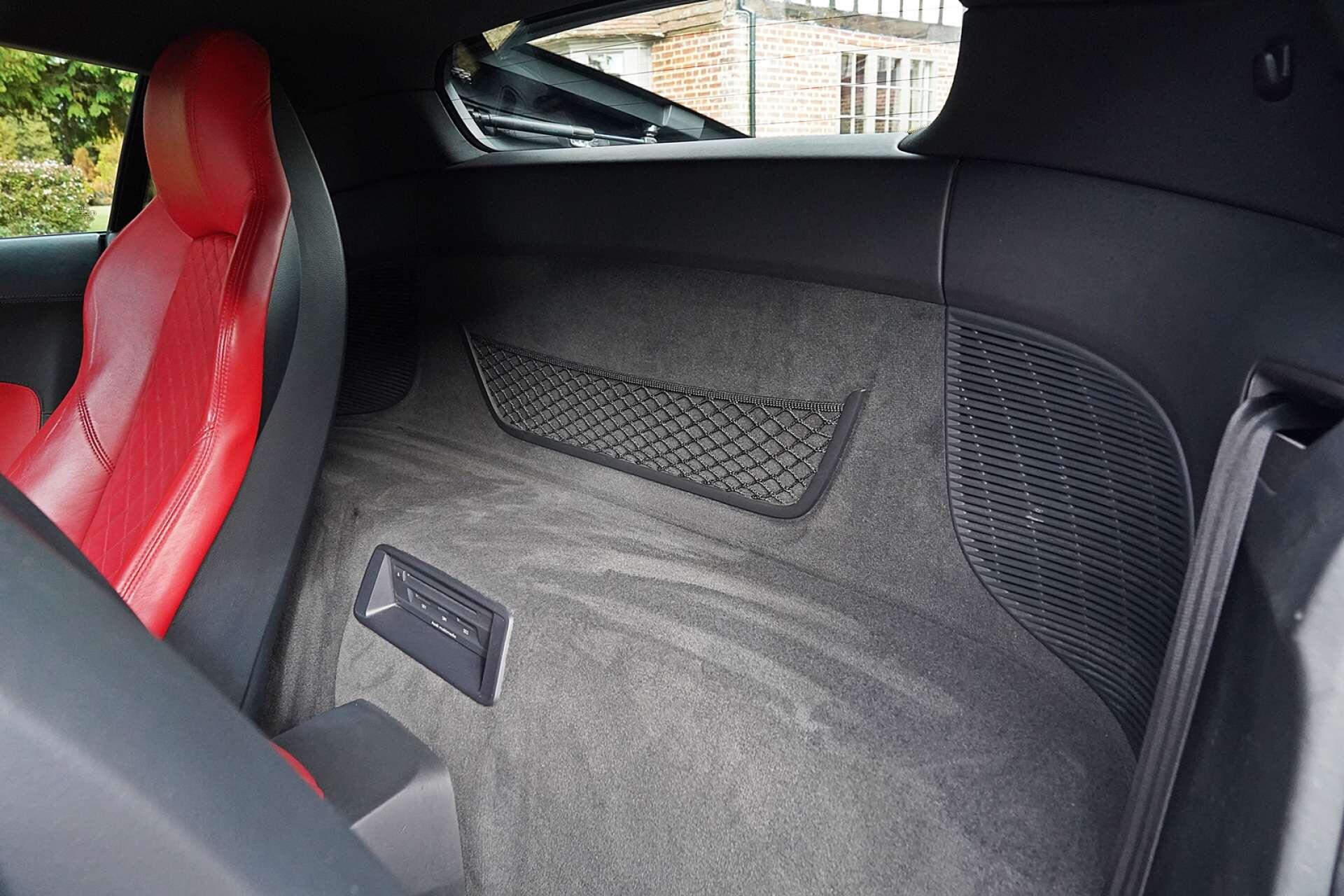 Audi R8 view 19