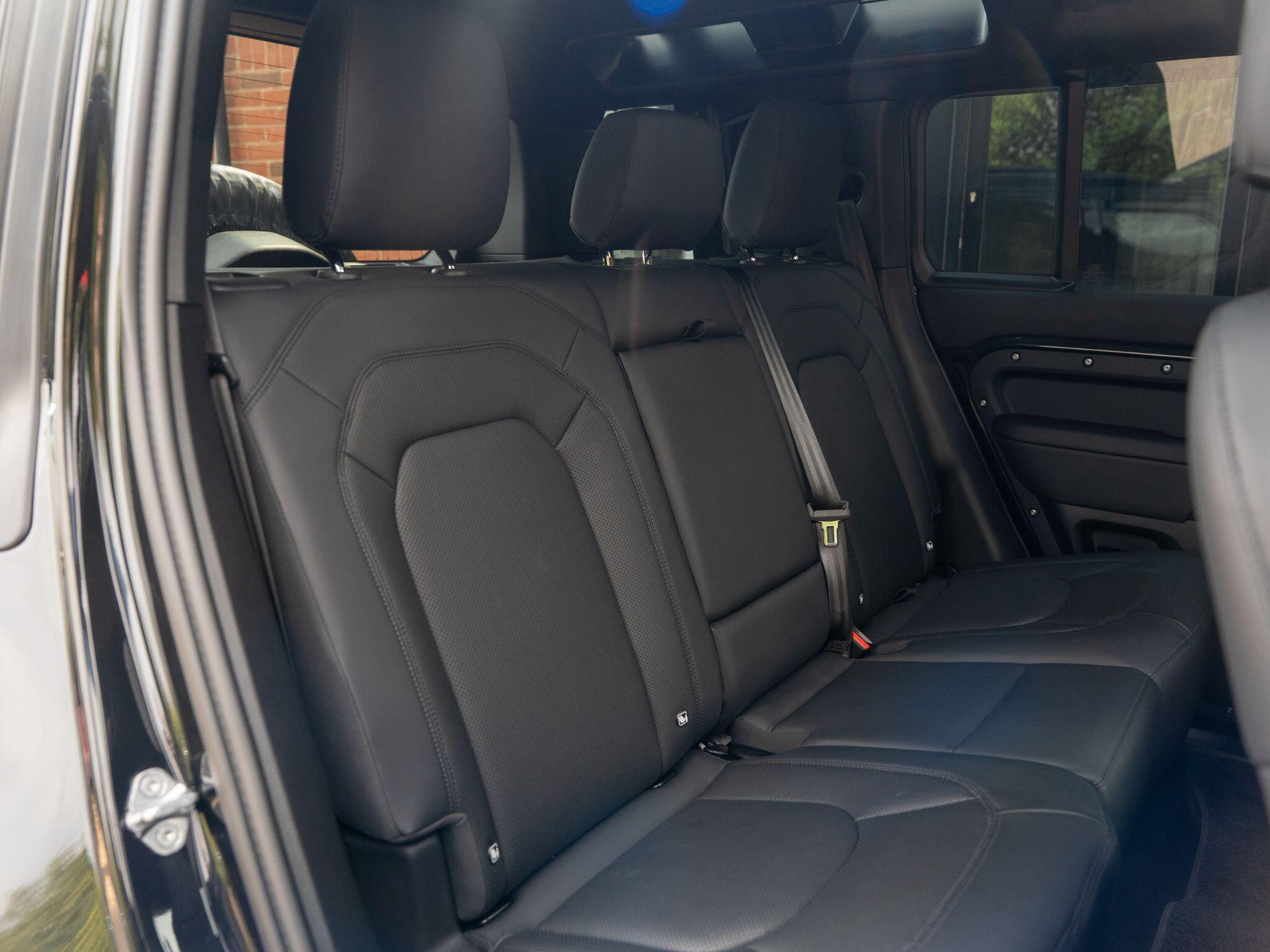 Land Rover Defender 110 view 51