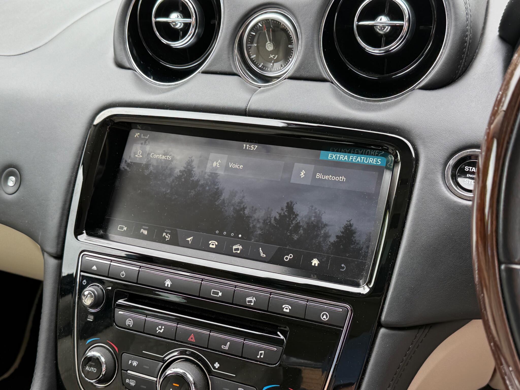 Jaguar XJ view 31