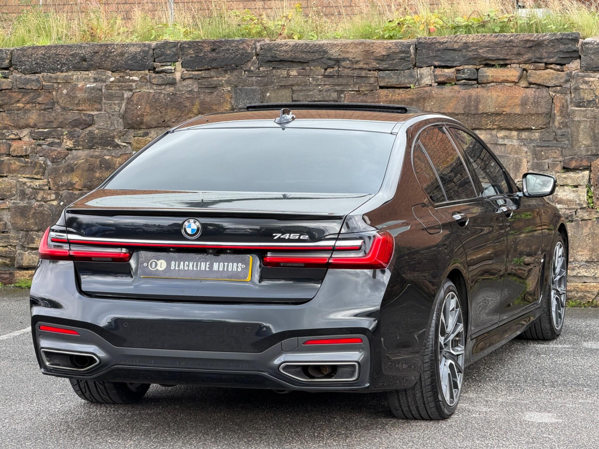 BMW 7 Series view 7