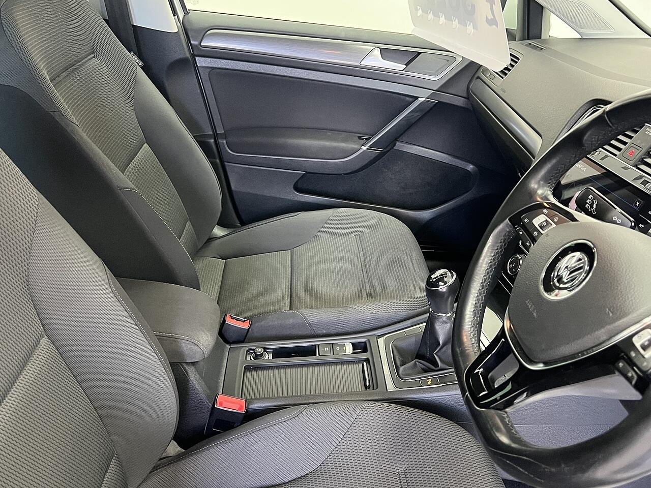 Volkswagen Golf view 8