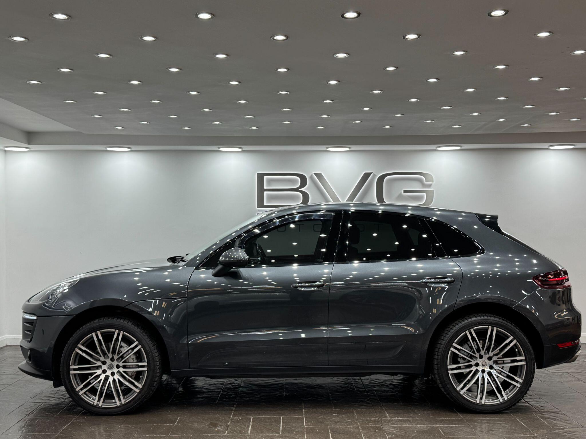 Porsche Macan view 15