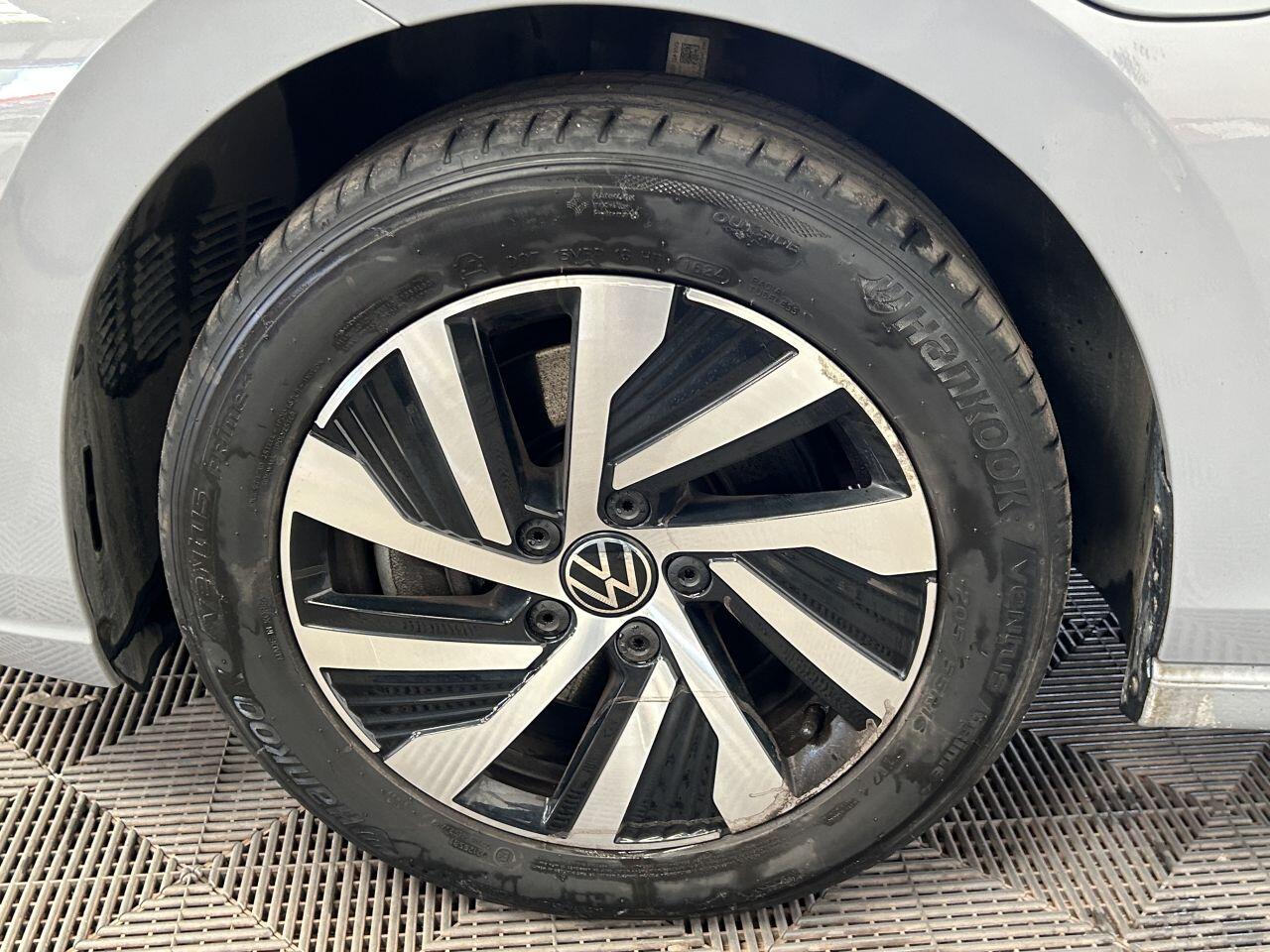 Volkswagen Golf view 25