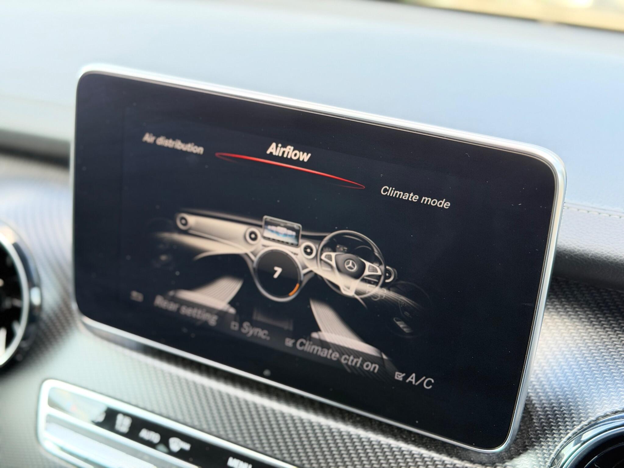 Mercedes-Benz V-Class view 36