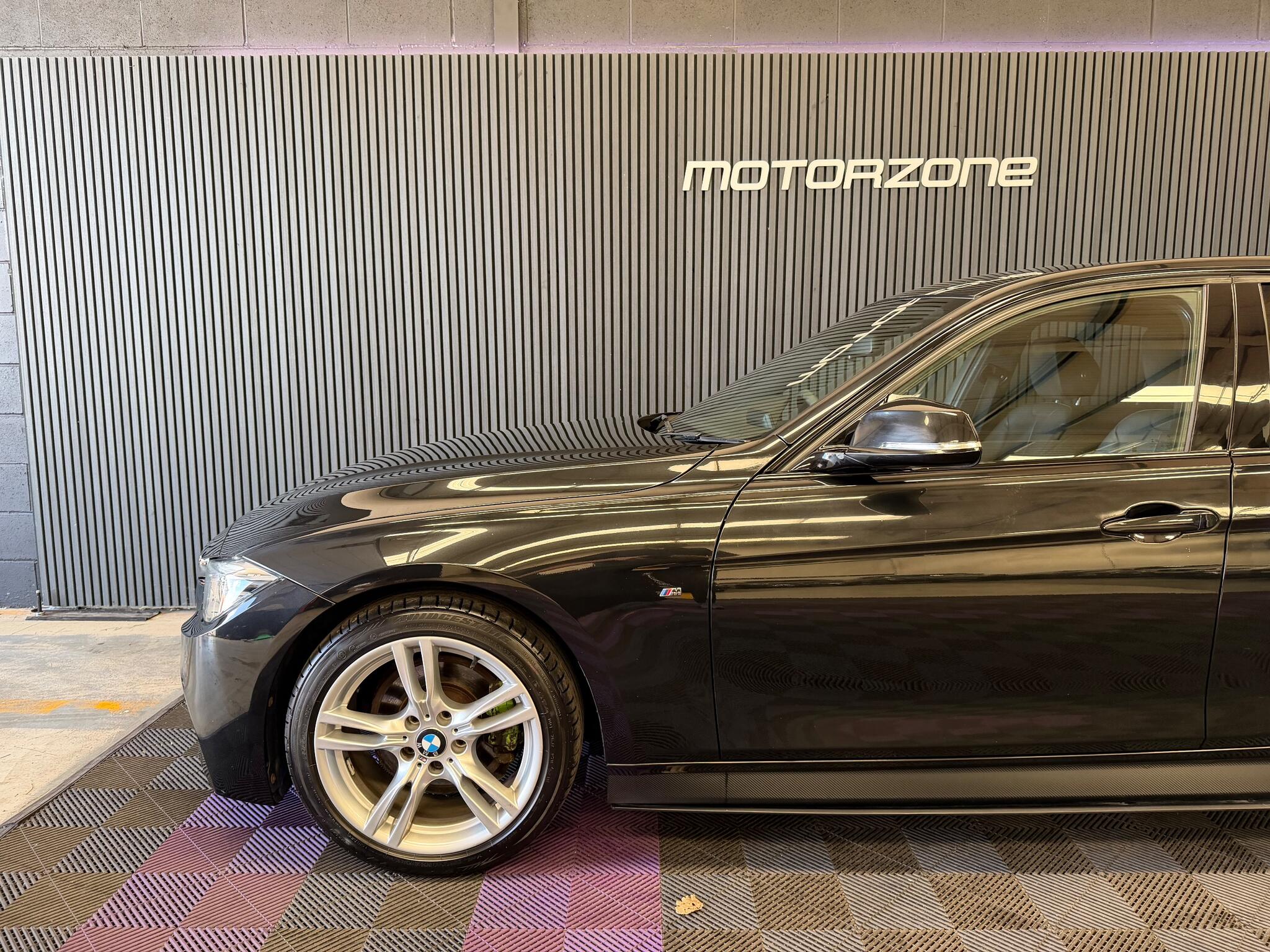 BMW 3 Series view 21