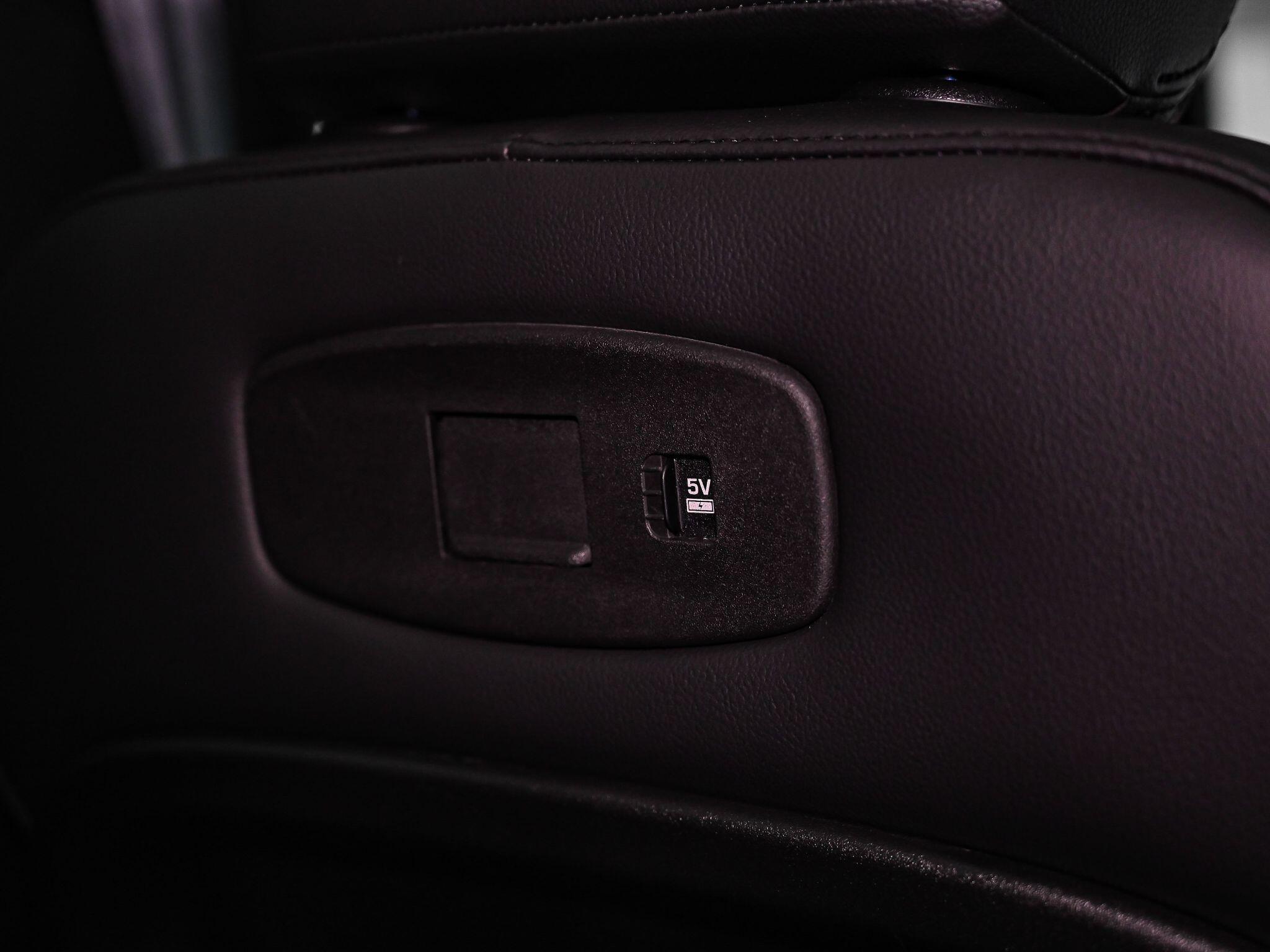 Land Rover Defender view 29