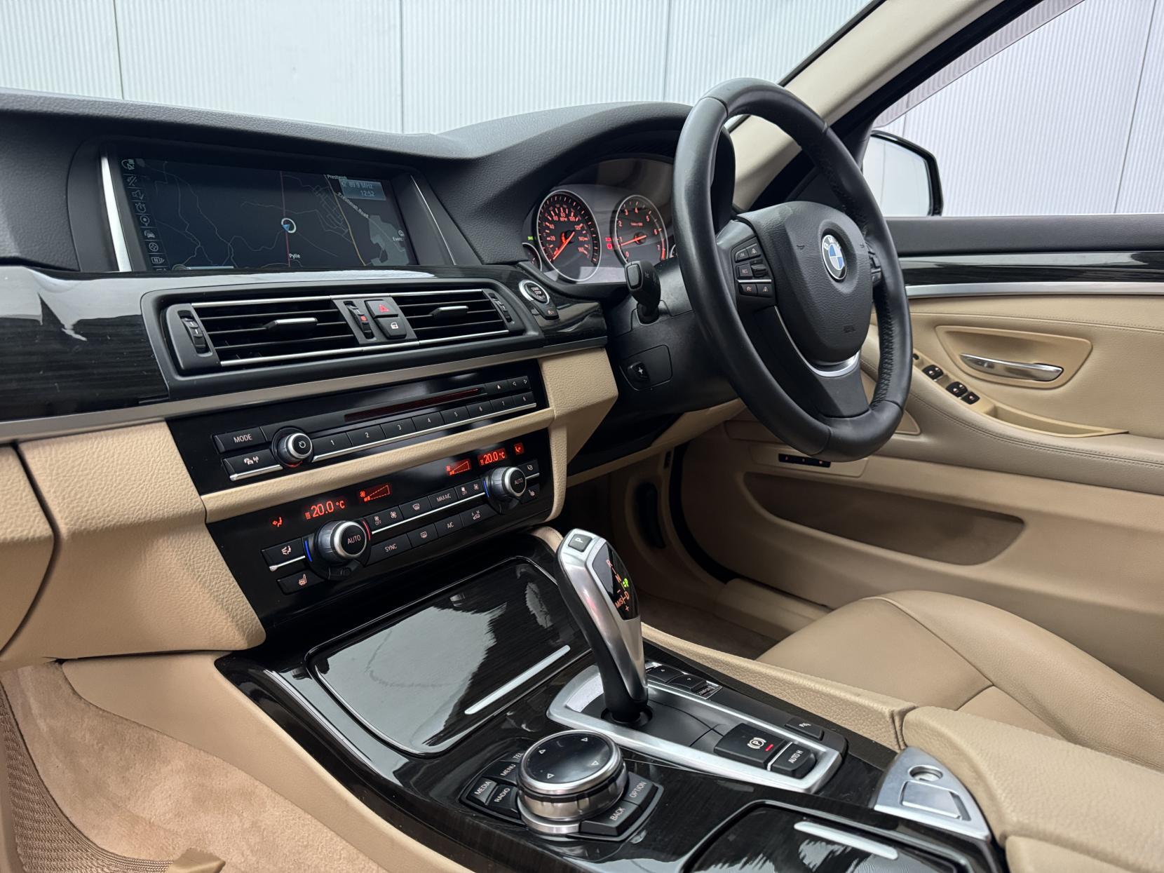 BMW 5 Series view 45