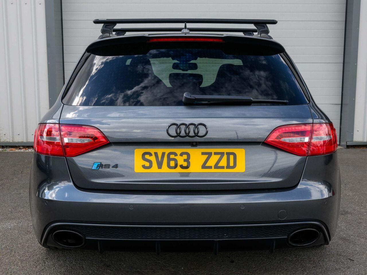 Audi RS4 view 7