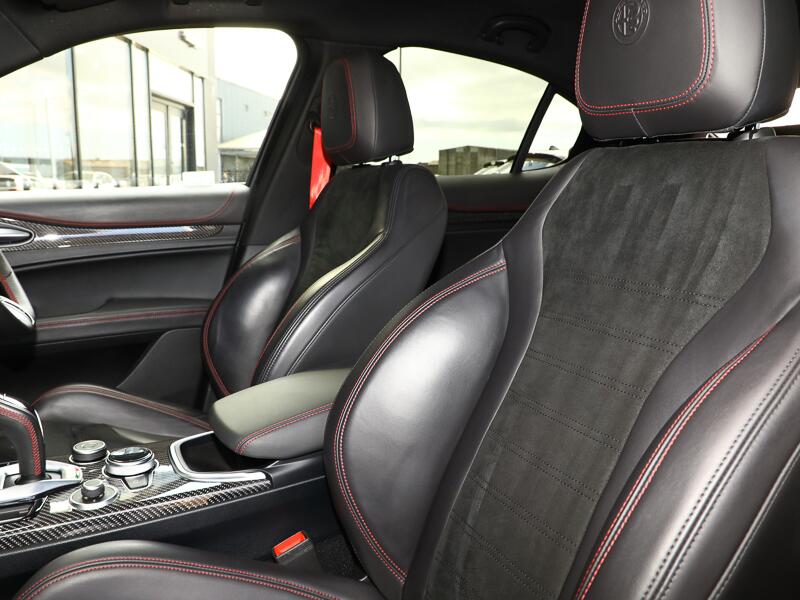 Alfa Romeo Stelvio view 9